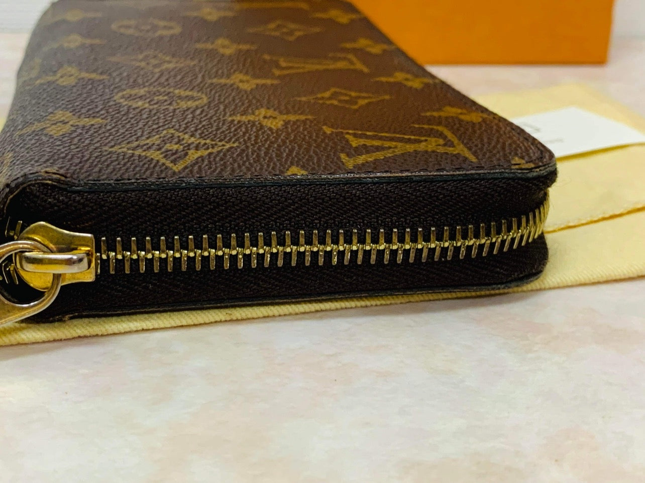 LOUIS VUITTON Zippy Wallet Monogram