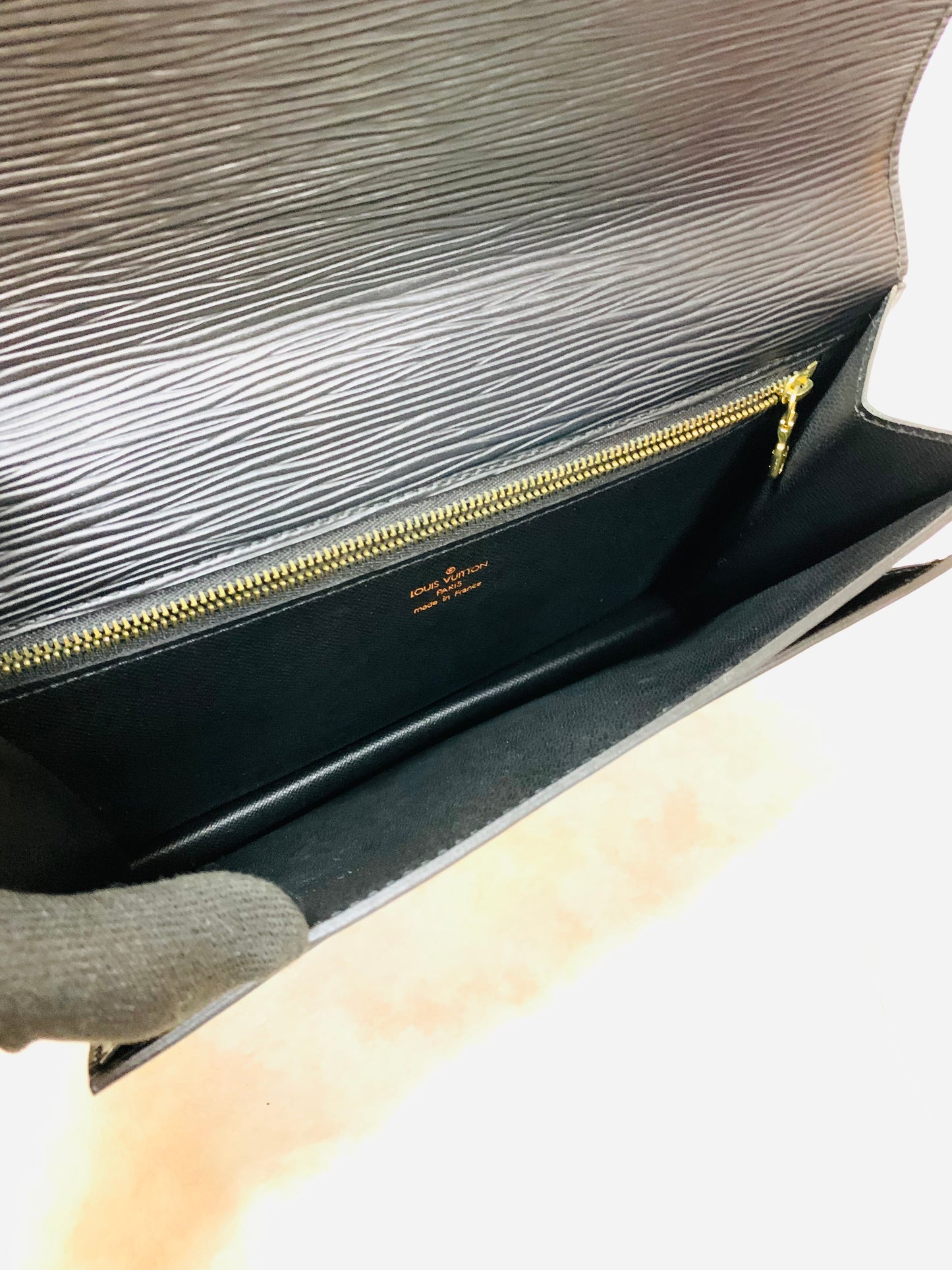 LOUIS VUITTON Serie Dragonne Epi Black Clutch