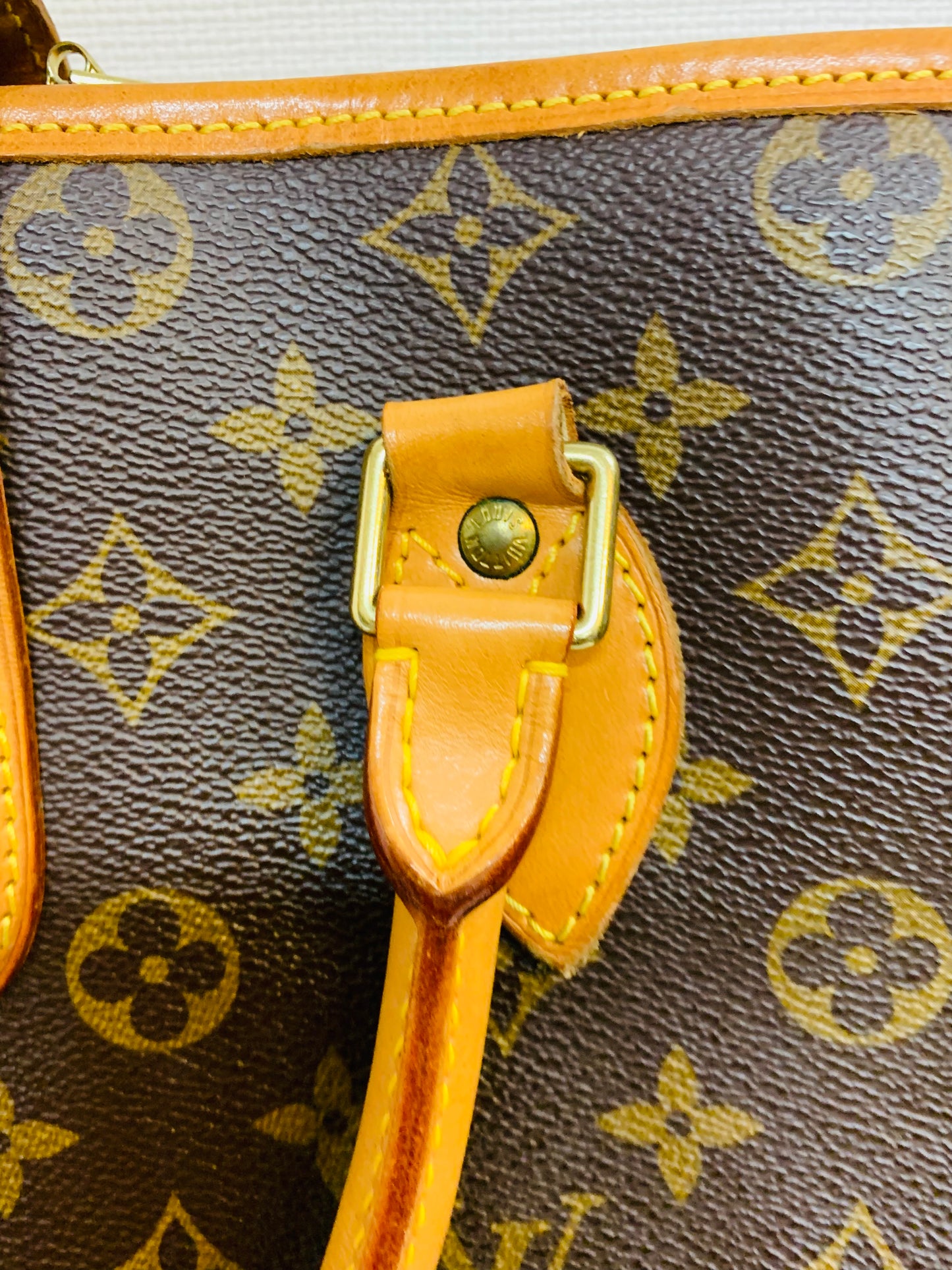 LOUIS VUITTON RIVOLI