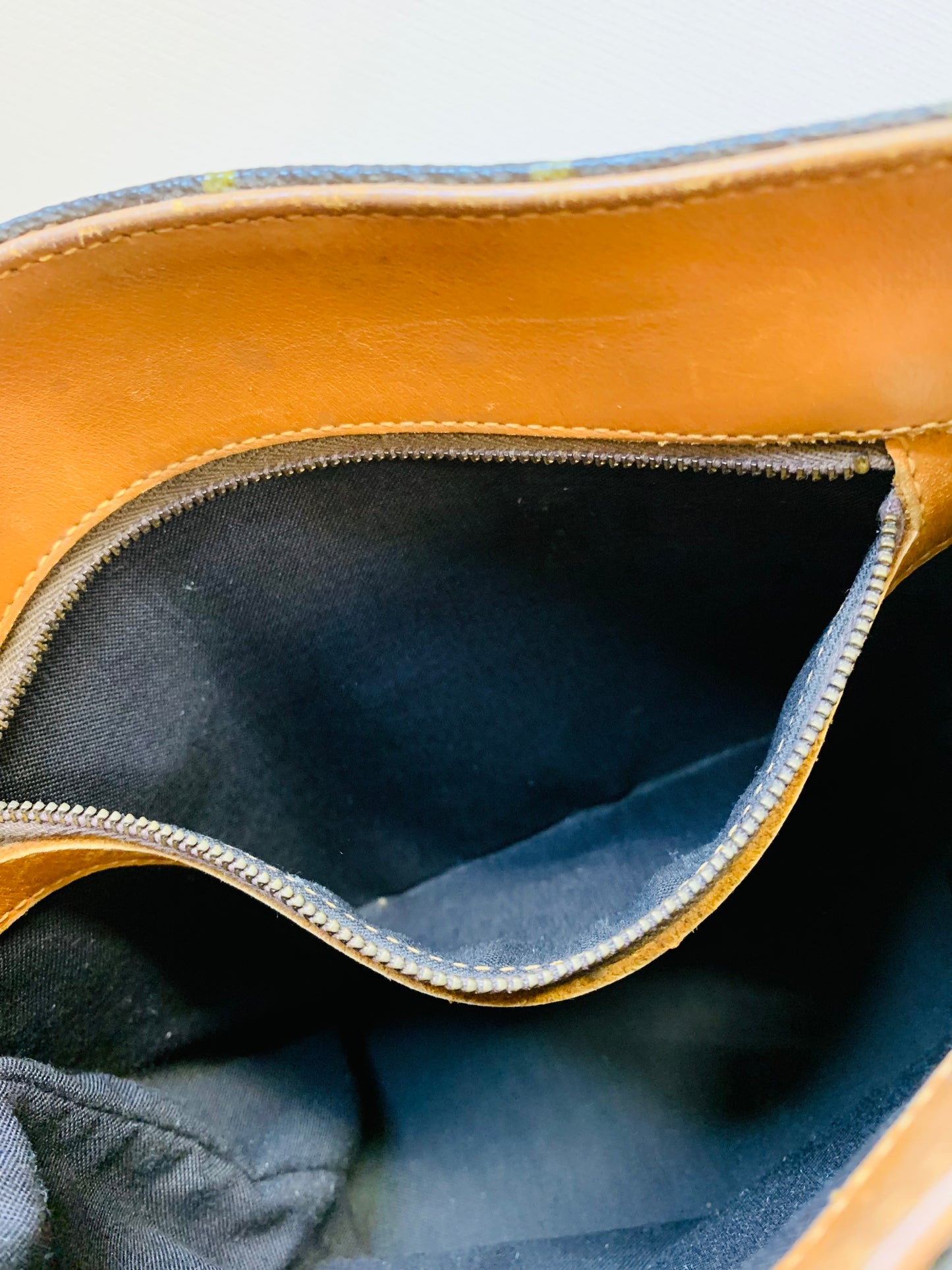 LOUIS VUITTON Bucket PM French Company