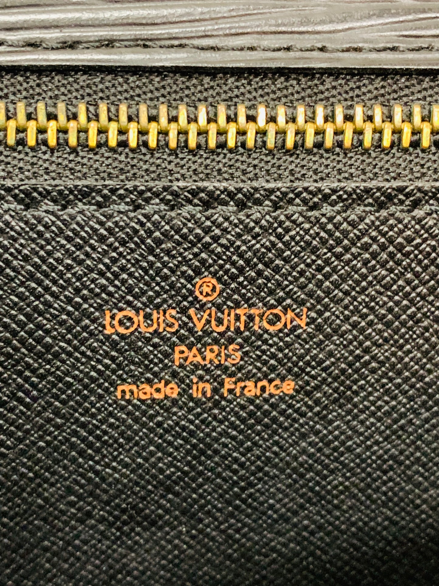 LOUIS VUITTON Serie Dragonne Epi Black Clutch