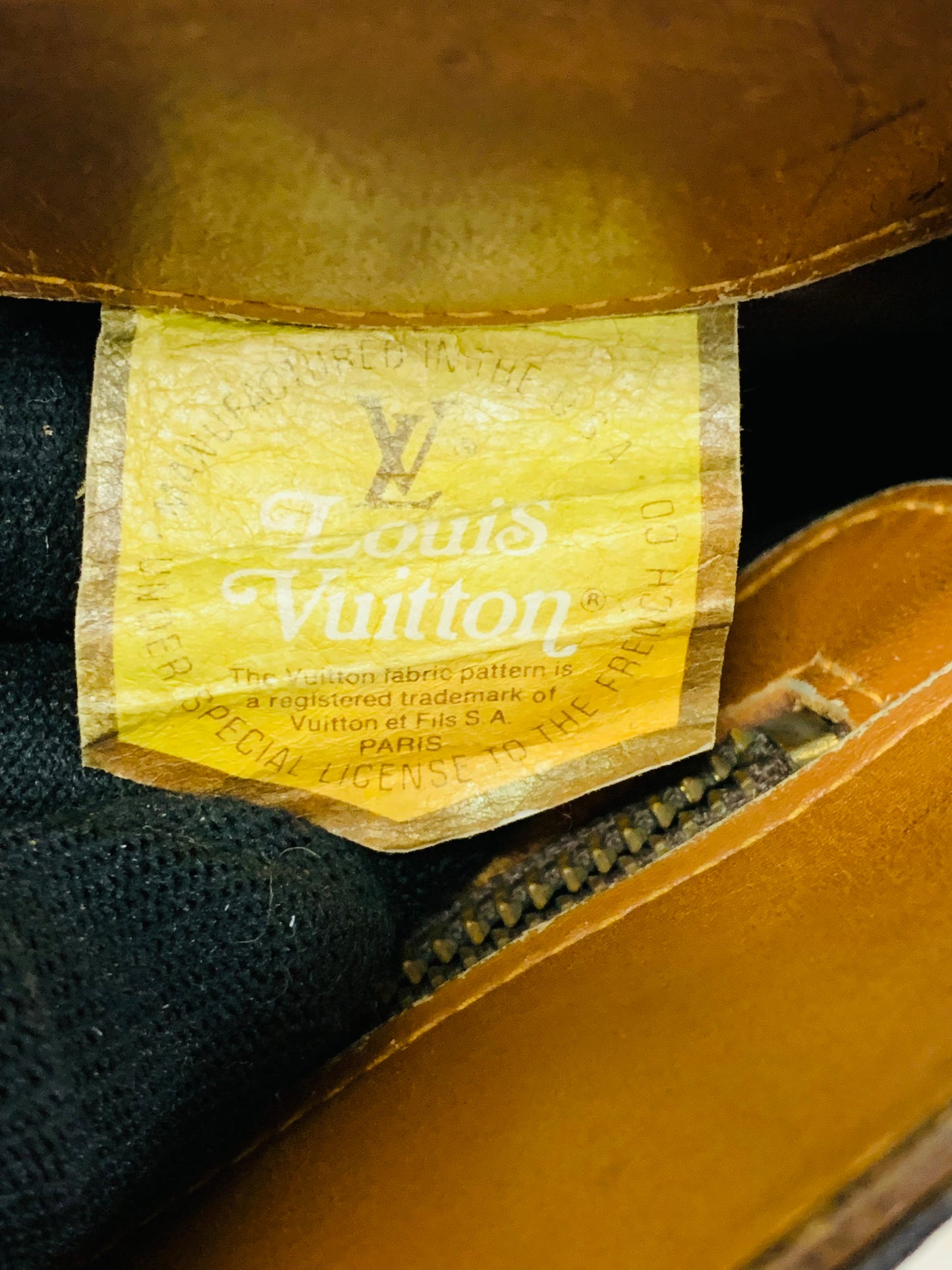 LOUIS VUITTON Bucket PM French &Co with Kiss lock pouch