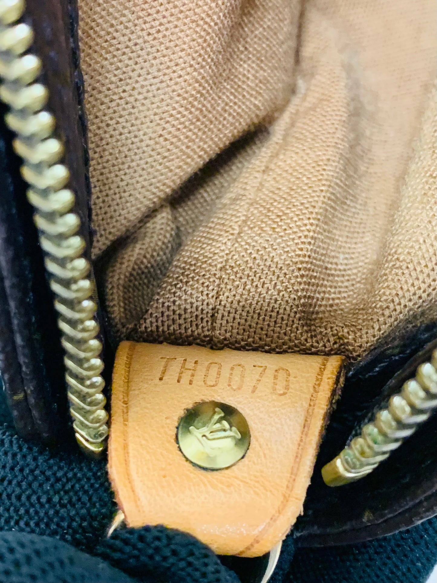 LOUIS VUITTON Cabas Mezzo Tote Bag
