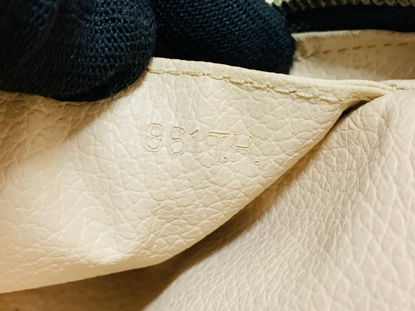 LOUIS VUITTON
Monogram Trousse Toilette 23