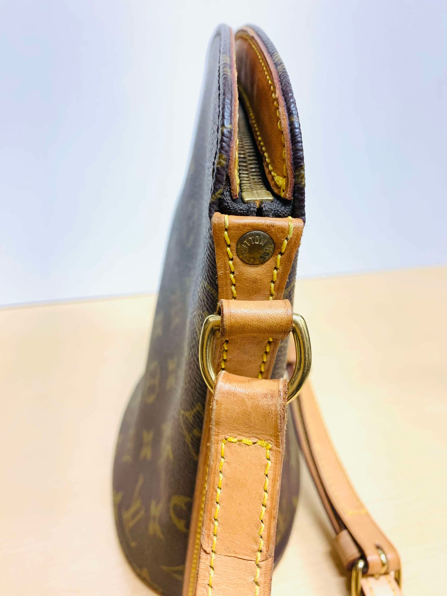 LOUIS VUITTON Drouot Monogram Crossbody bag(used)