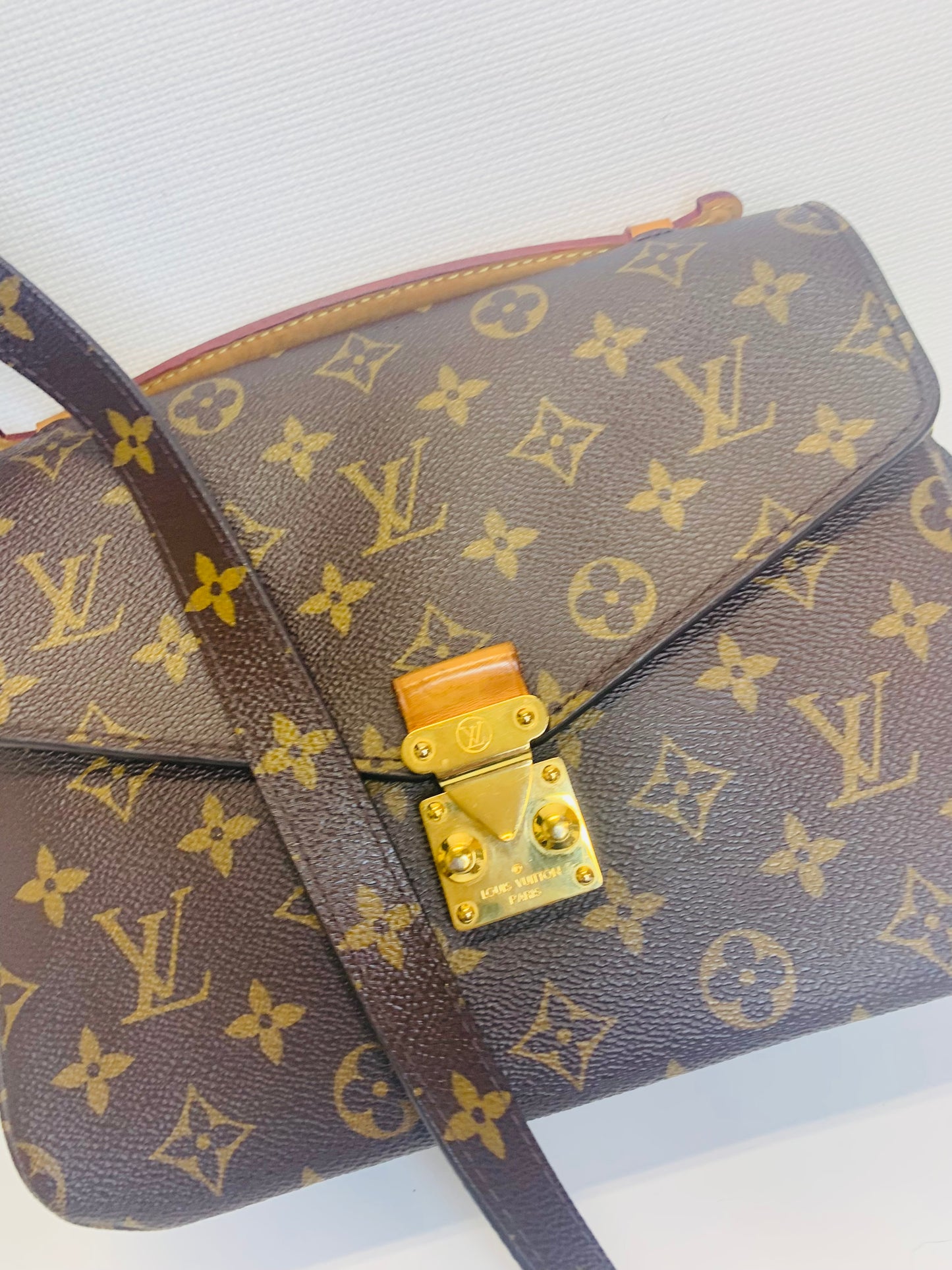 Louis Vuitton Pochette Métis Monogram