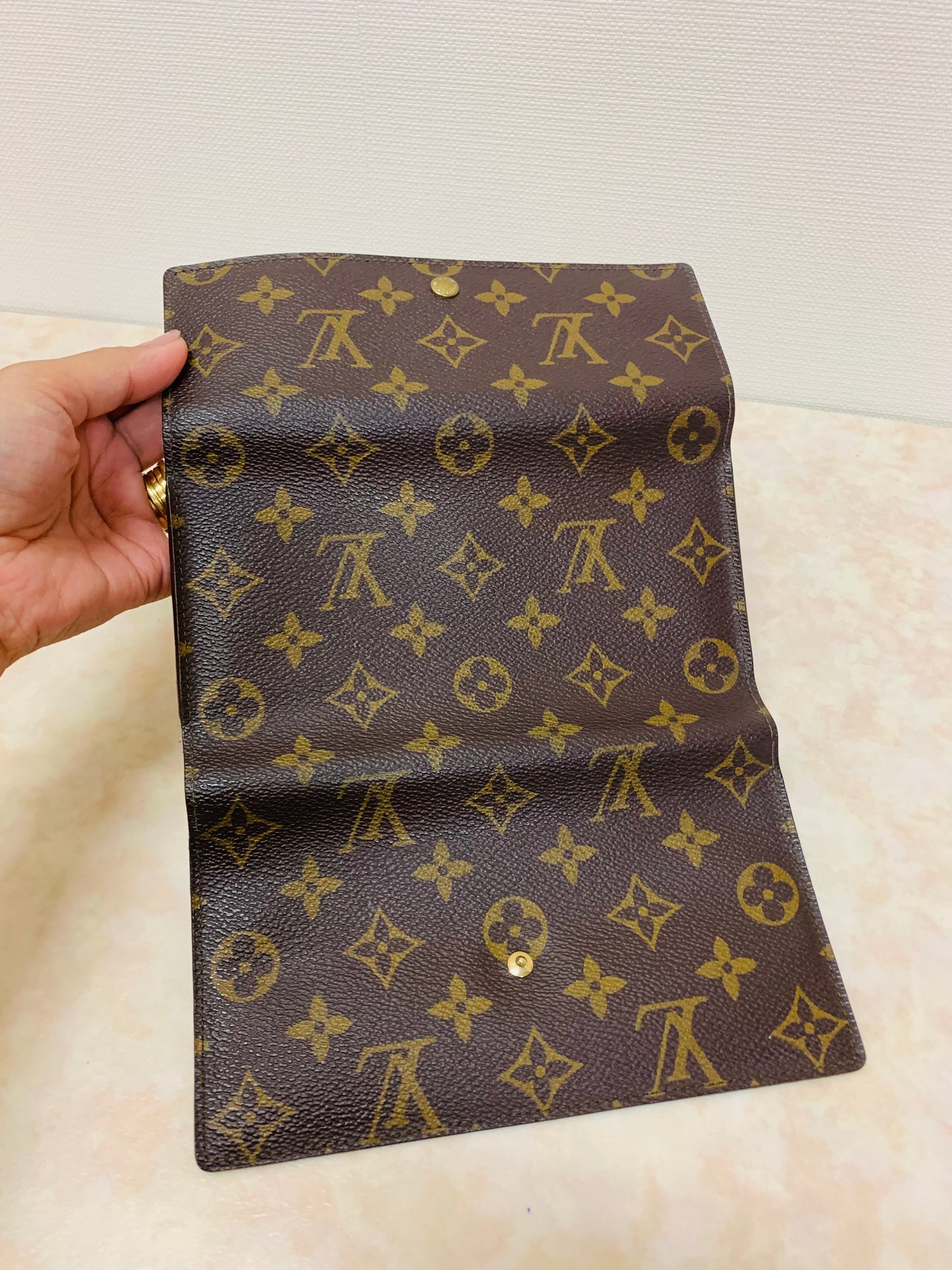 LOUIS VUITTON  International wallet Monogram