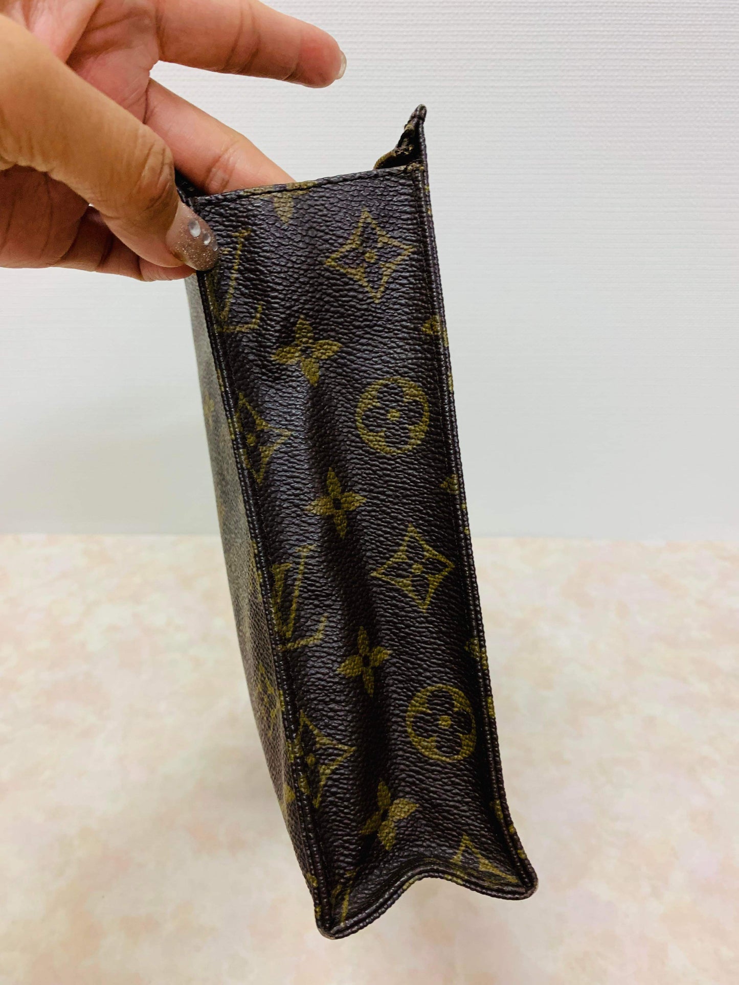 LOUIS VUITTON TOILETRY 26