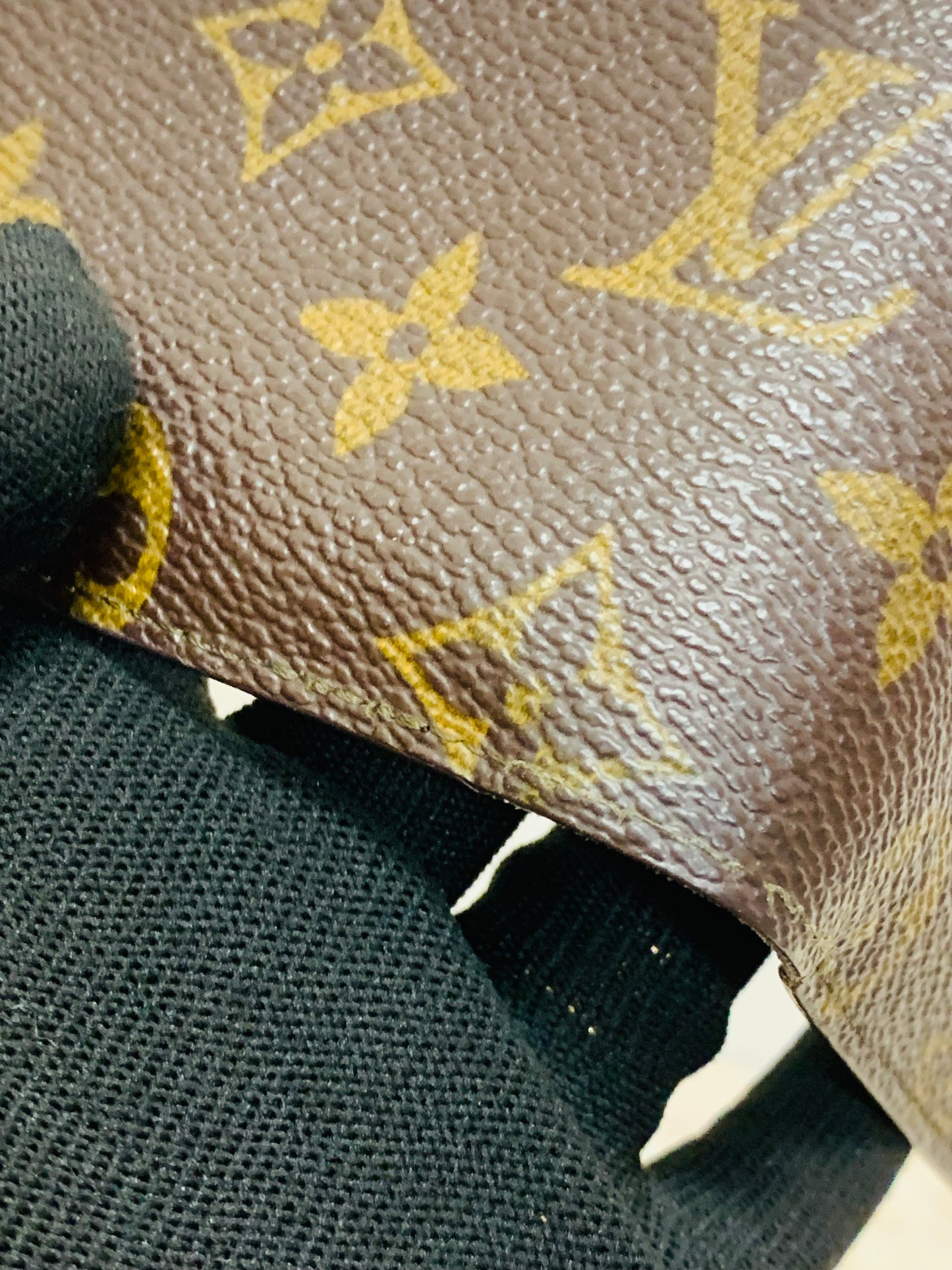 LOUIS VUITTON Vintage Bi-fold mens wallet