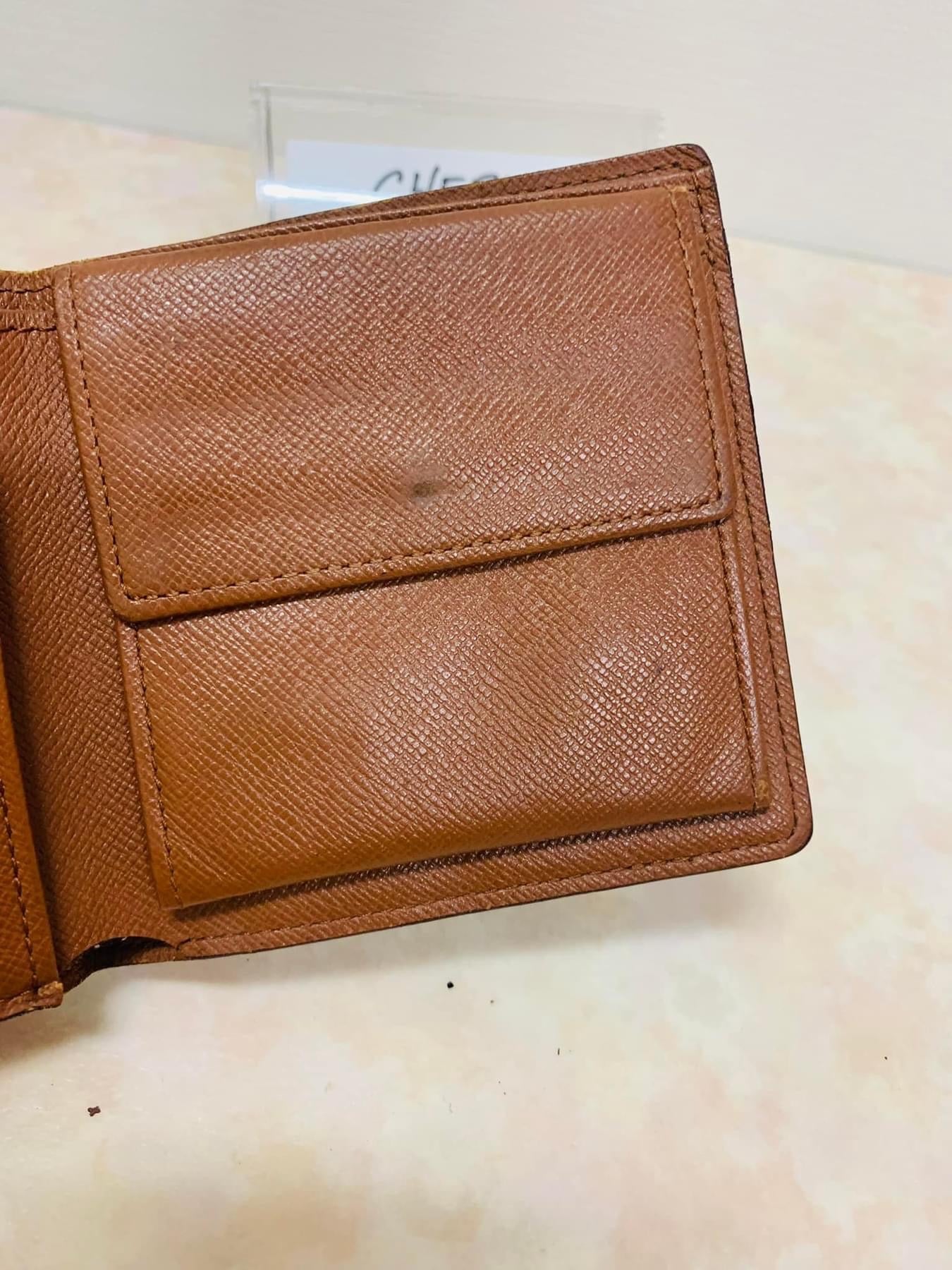 LOUIS VUITTON  Bi-fold mens wallet