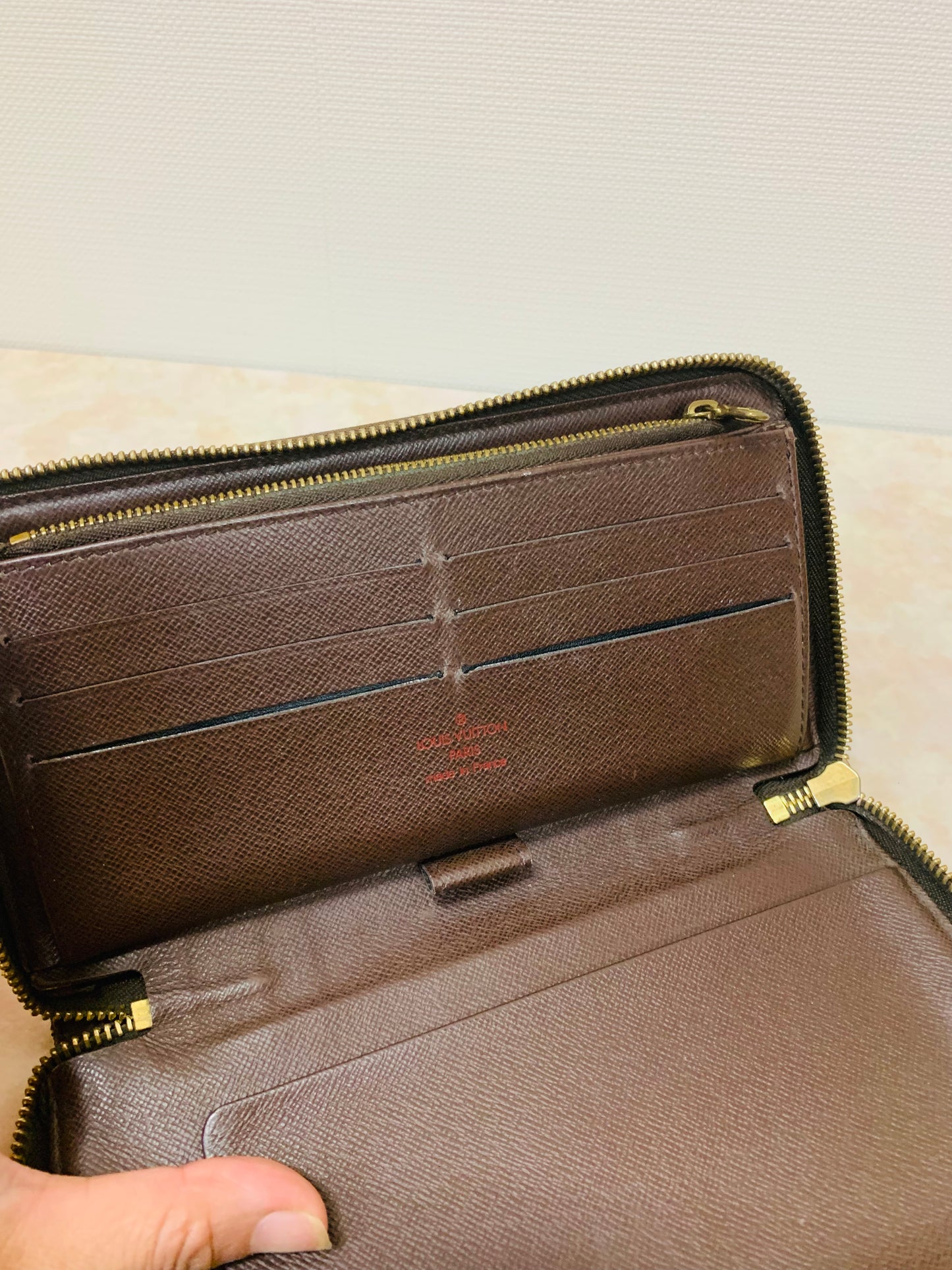 LOUIS VUITTON ZIPPY WALLET ORGANIZER
