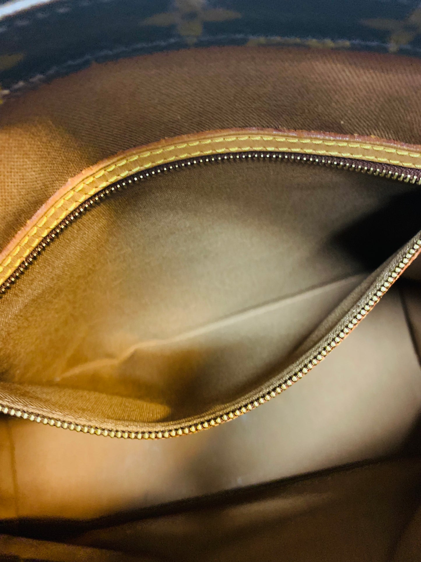 LOUIS VUITTON CABAS MEZZO TOTE BAG