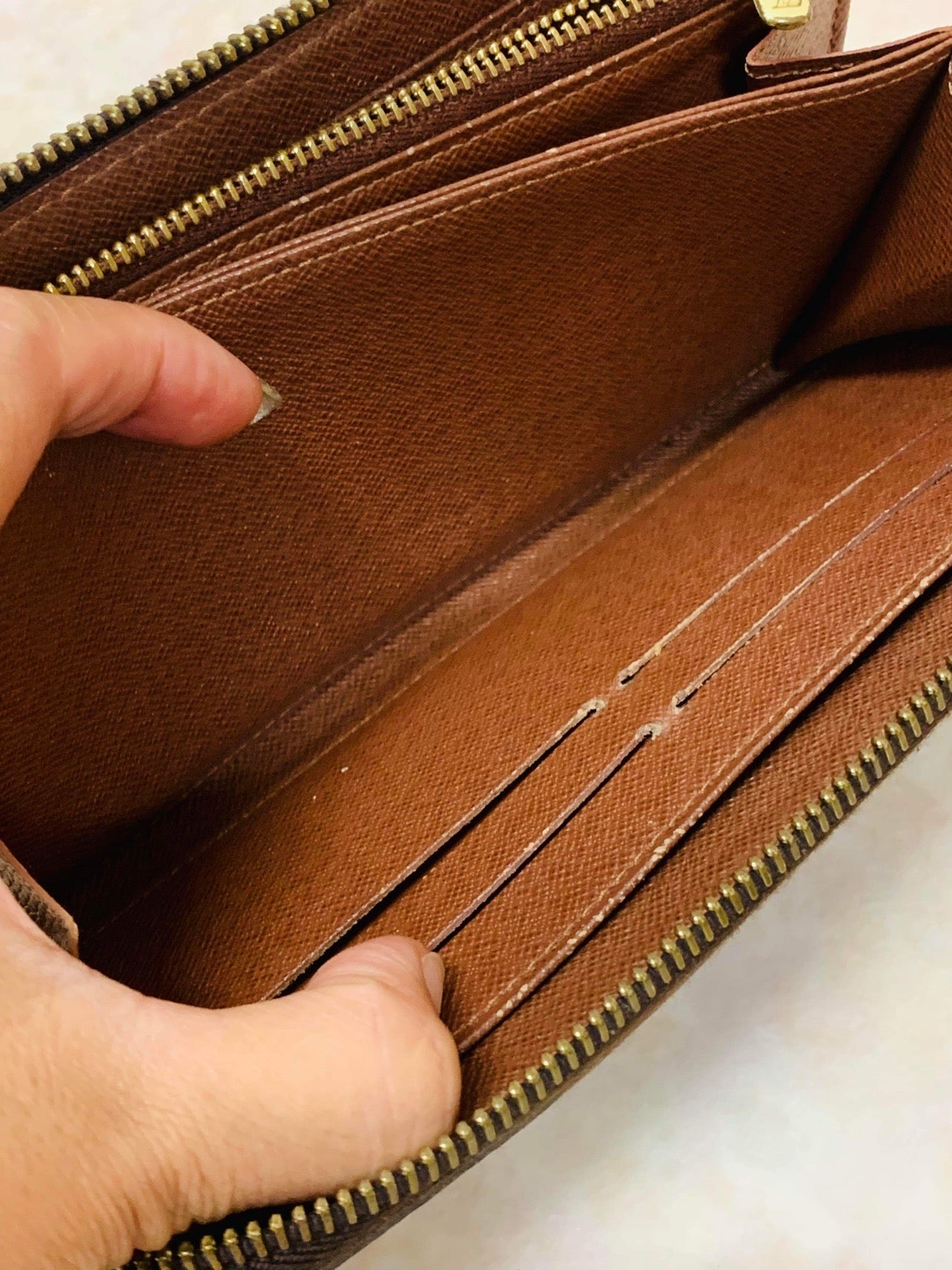 LOUIS VUITTON Zippy Wallet Monogram