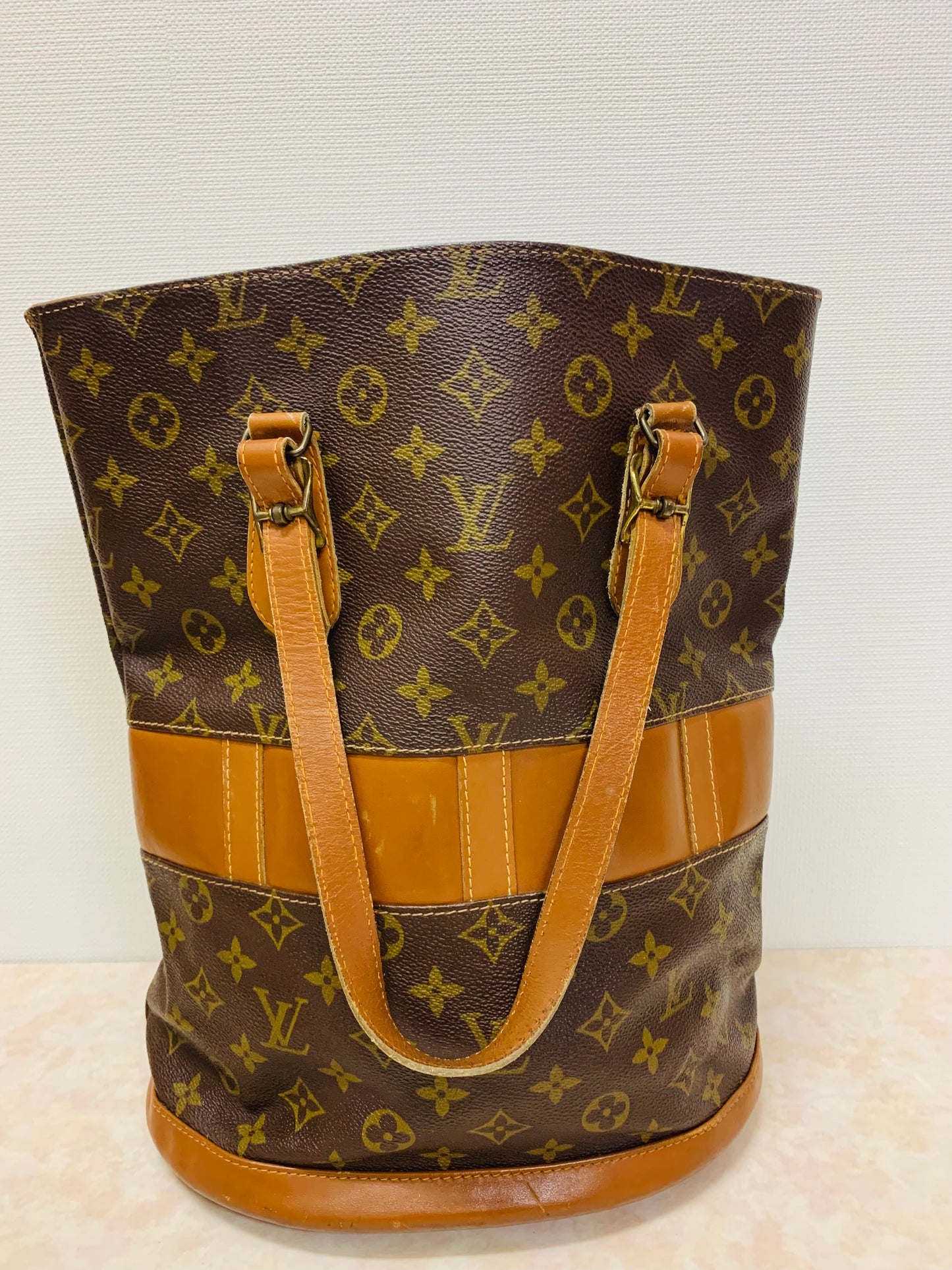LOUIS VUITTON Bucket GM French Company