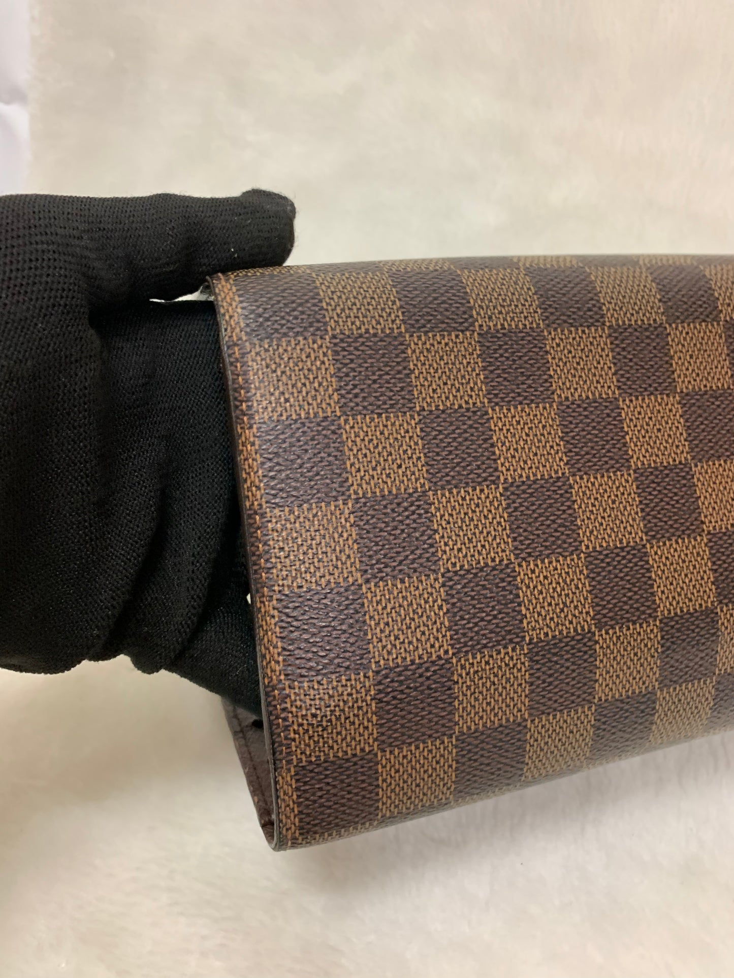 LOUIS VUITTON International wallet DE
