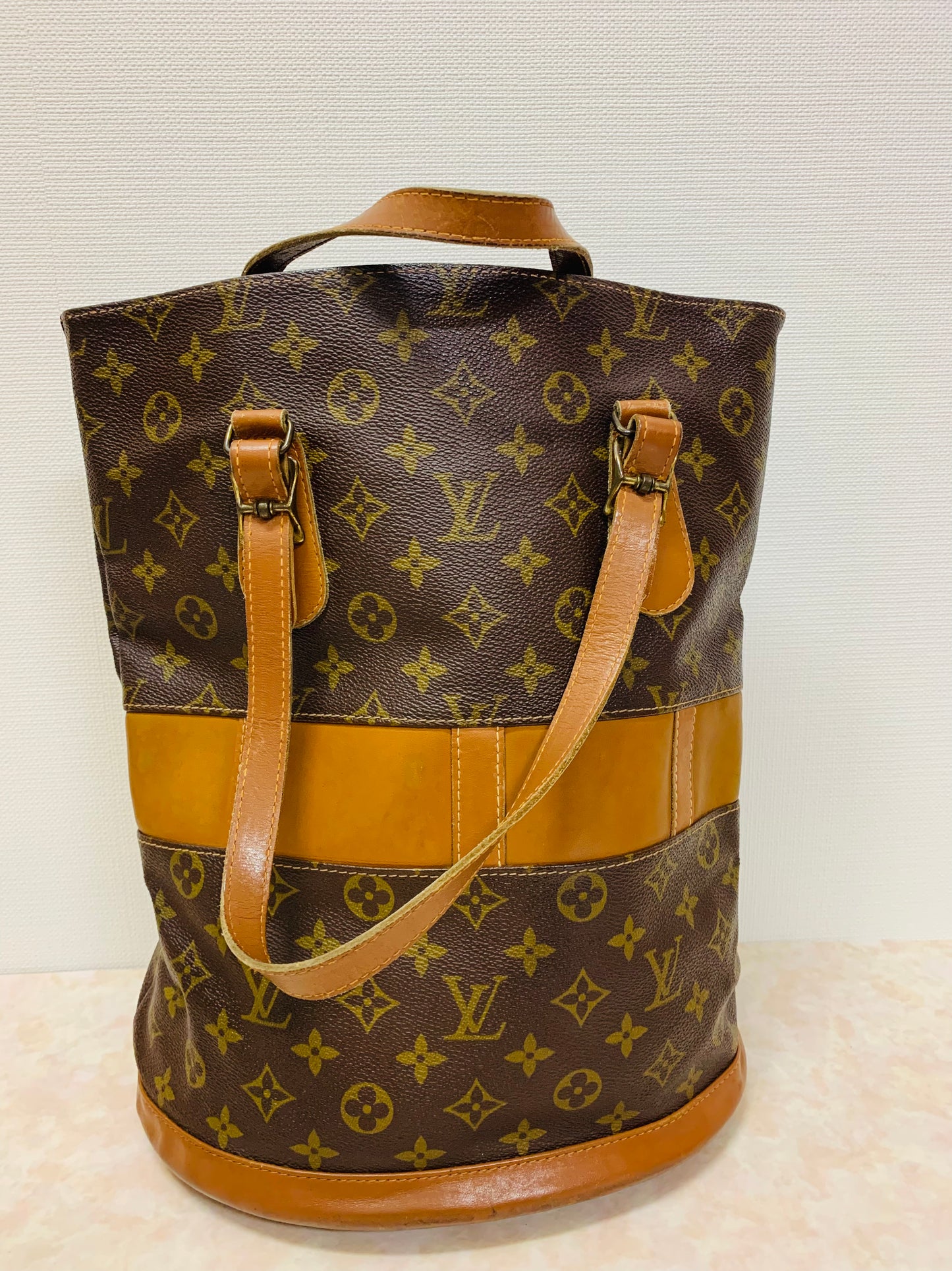 LOUIS VUITTON Bucket GM French Company
