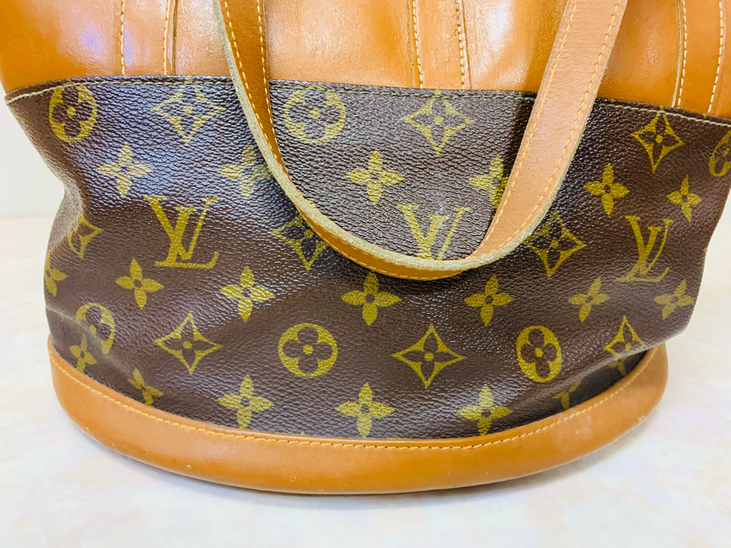 LOUIS VUITTON Bucket GM French Company