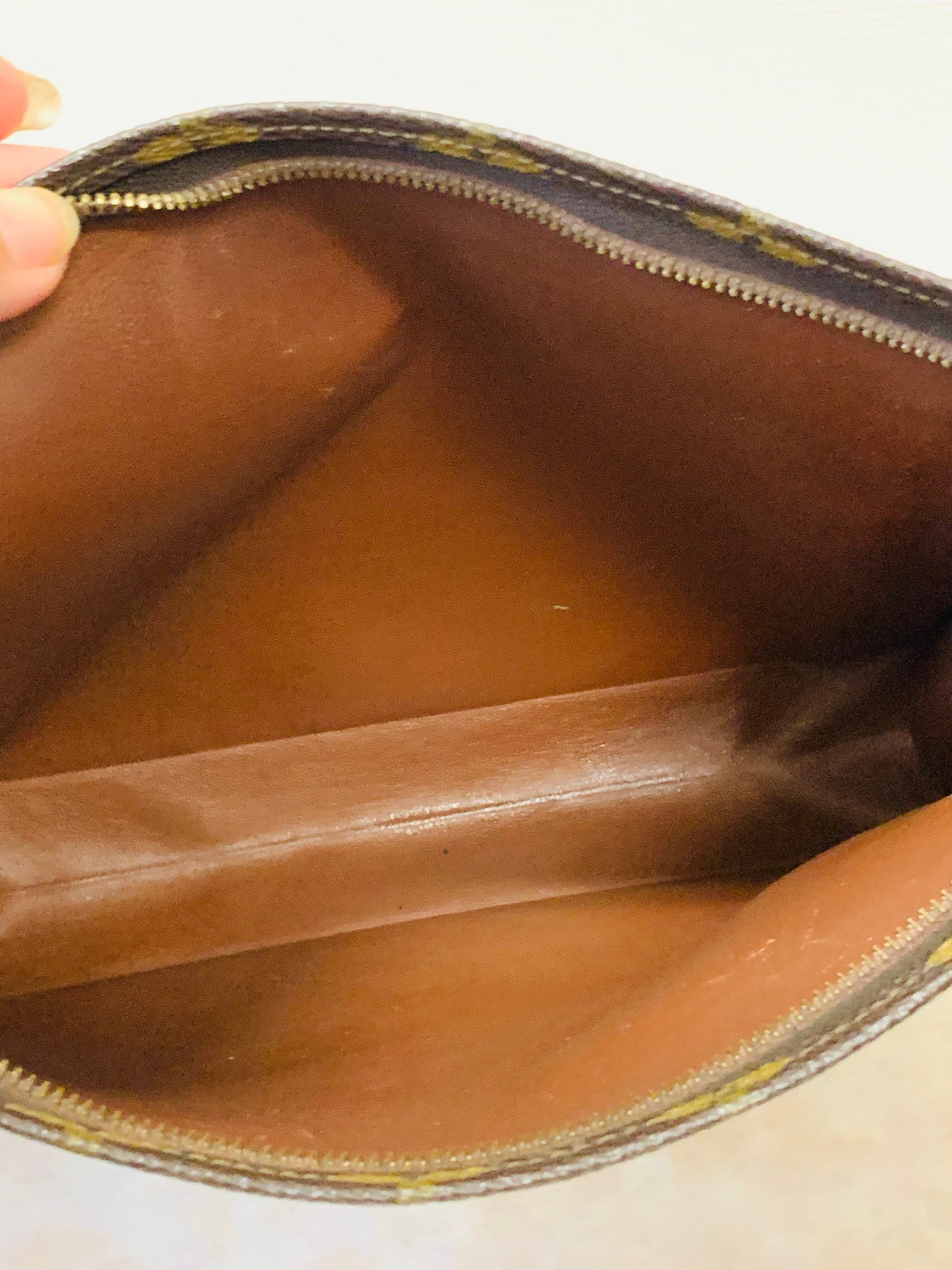 LOUIS VUITTON Toiletry 26 Monogram