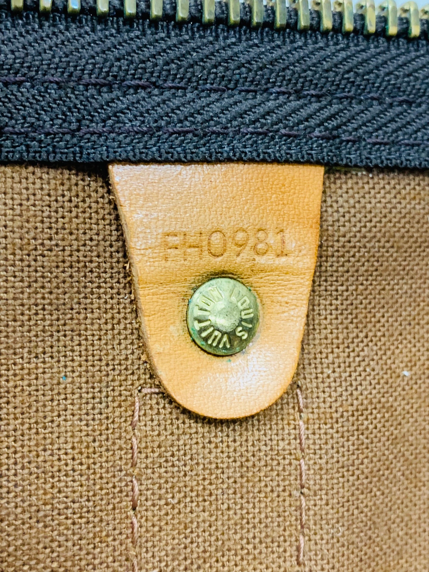 USED LOUIS VUITTON KEEPAL 55 BANDOULIERE