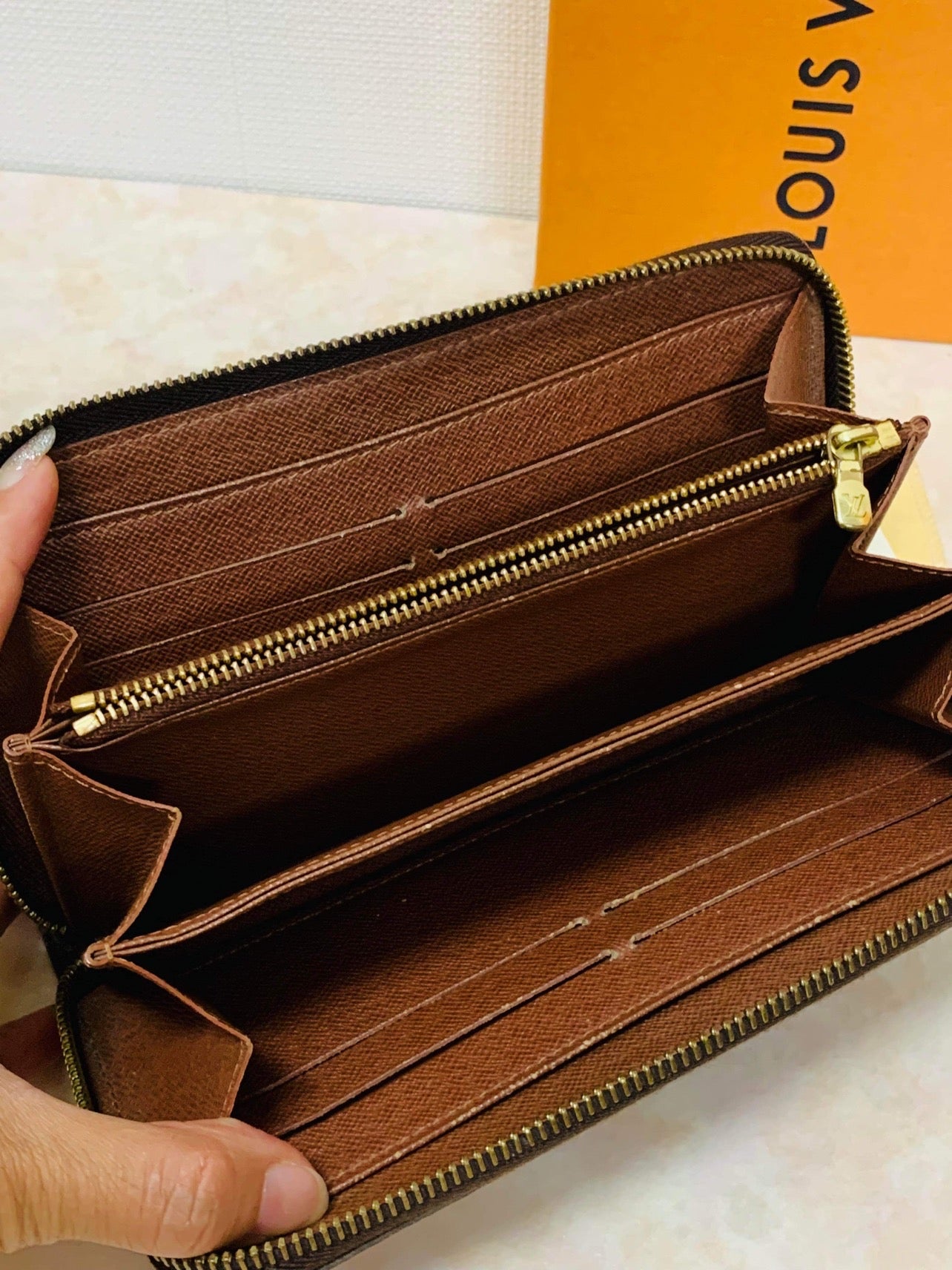 LOUIS VUITTON Zippy Wallet Monogram