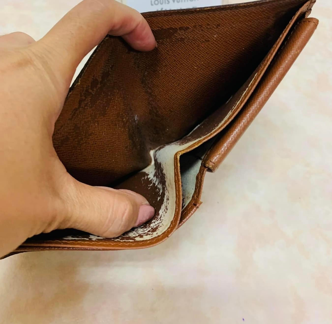 LOUIS VUITTON  Bi-fold mens wallet