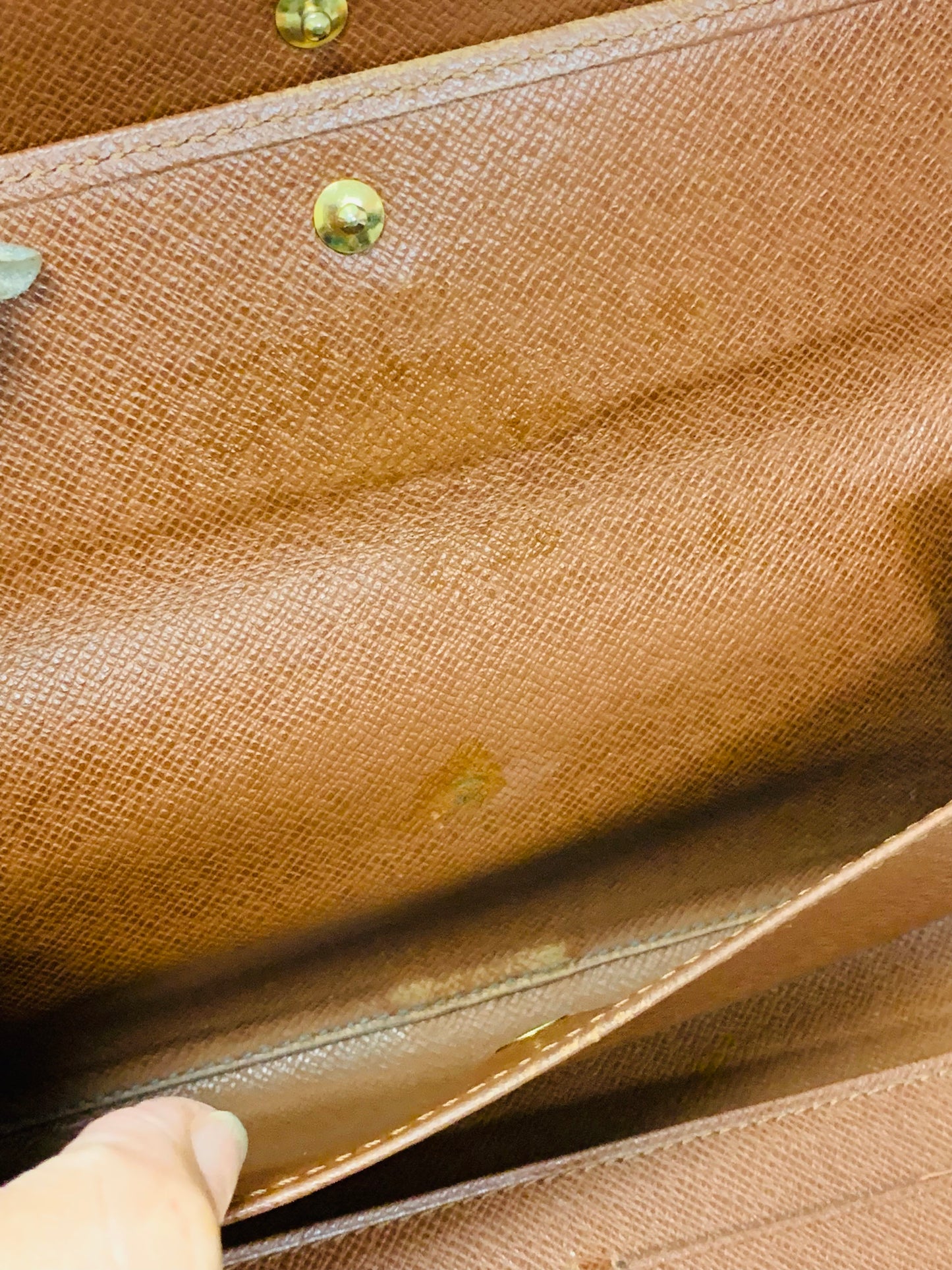 LOUIS VUITTON International Wallet