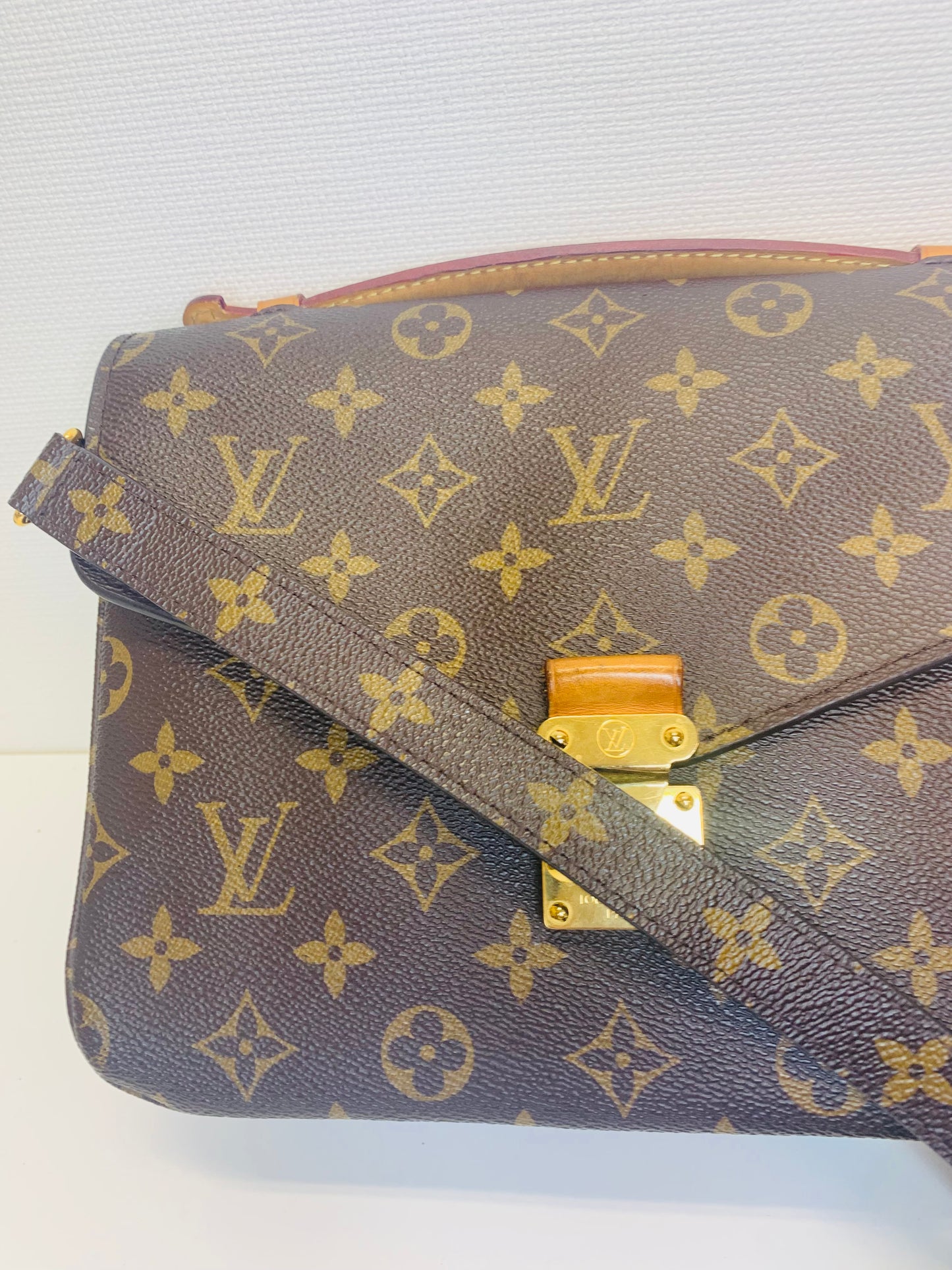 Louis Vuitton Pochette Métis Monogram