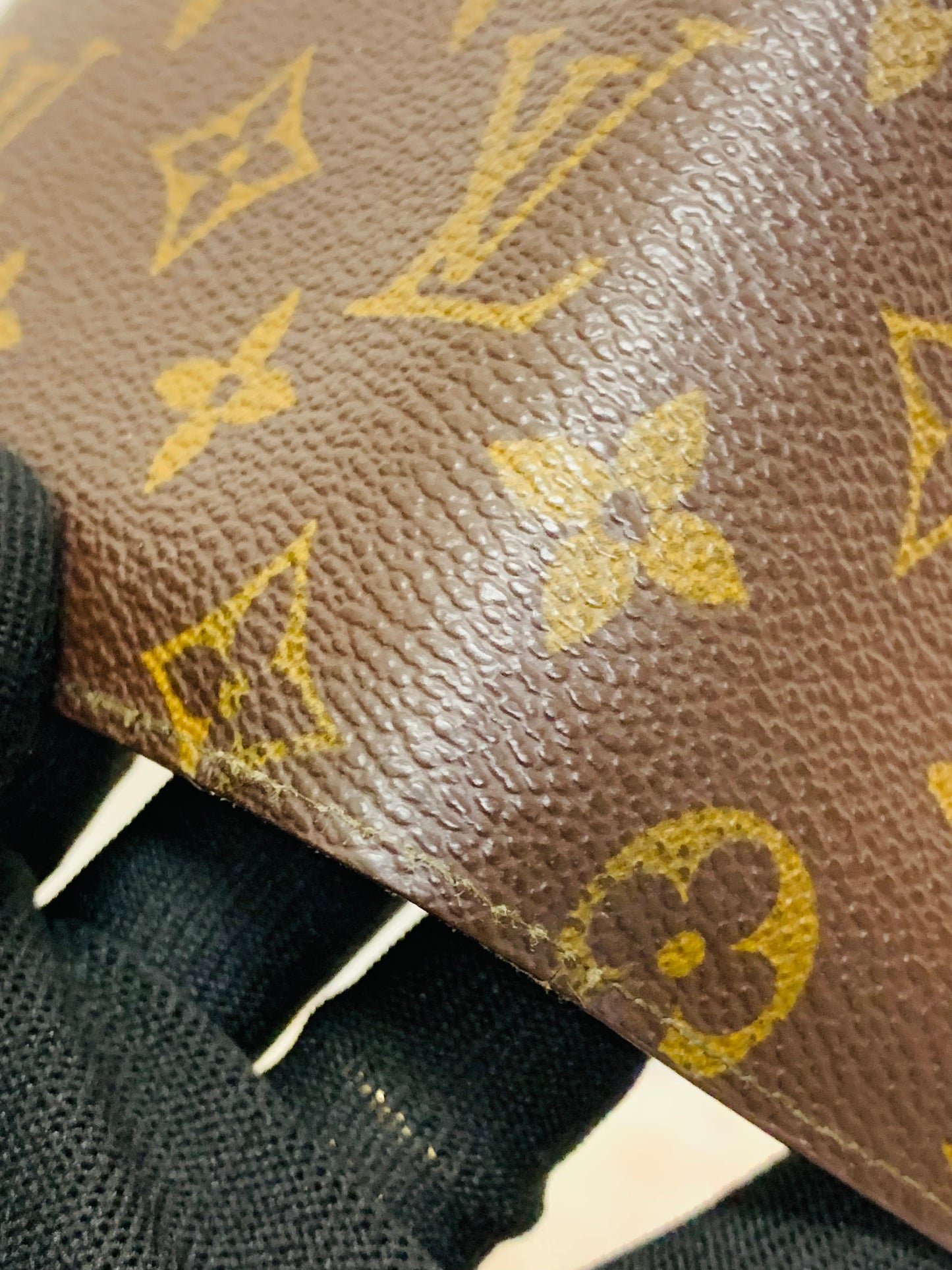 LOUIS VUITTON Vintage Bi-fold mens wallet