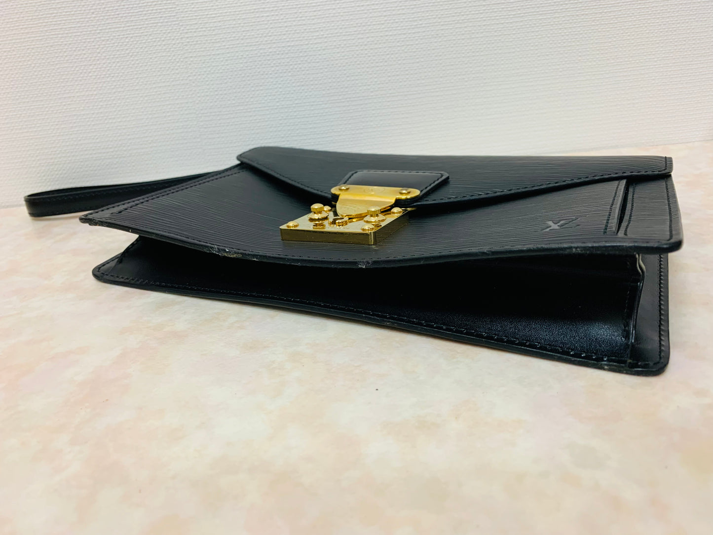 LOUIS VUITTON Serie Dragonne Epi Black Clutch