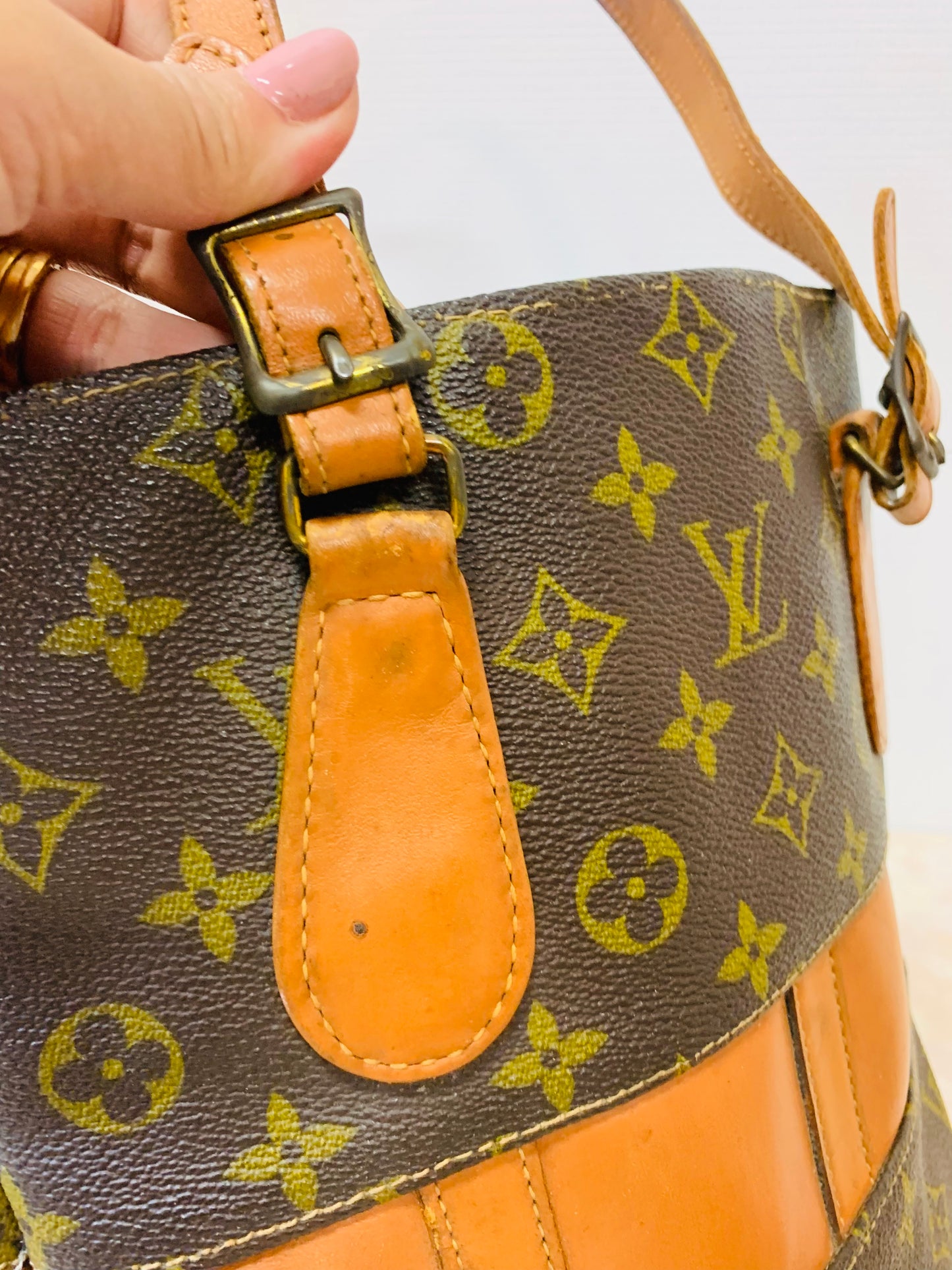 LOUIS VUITTON Bucket PM French Company