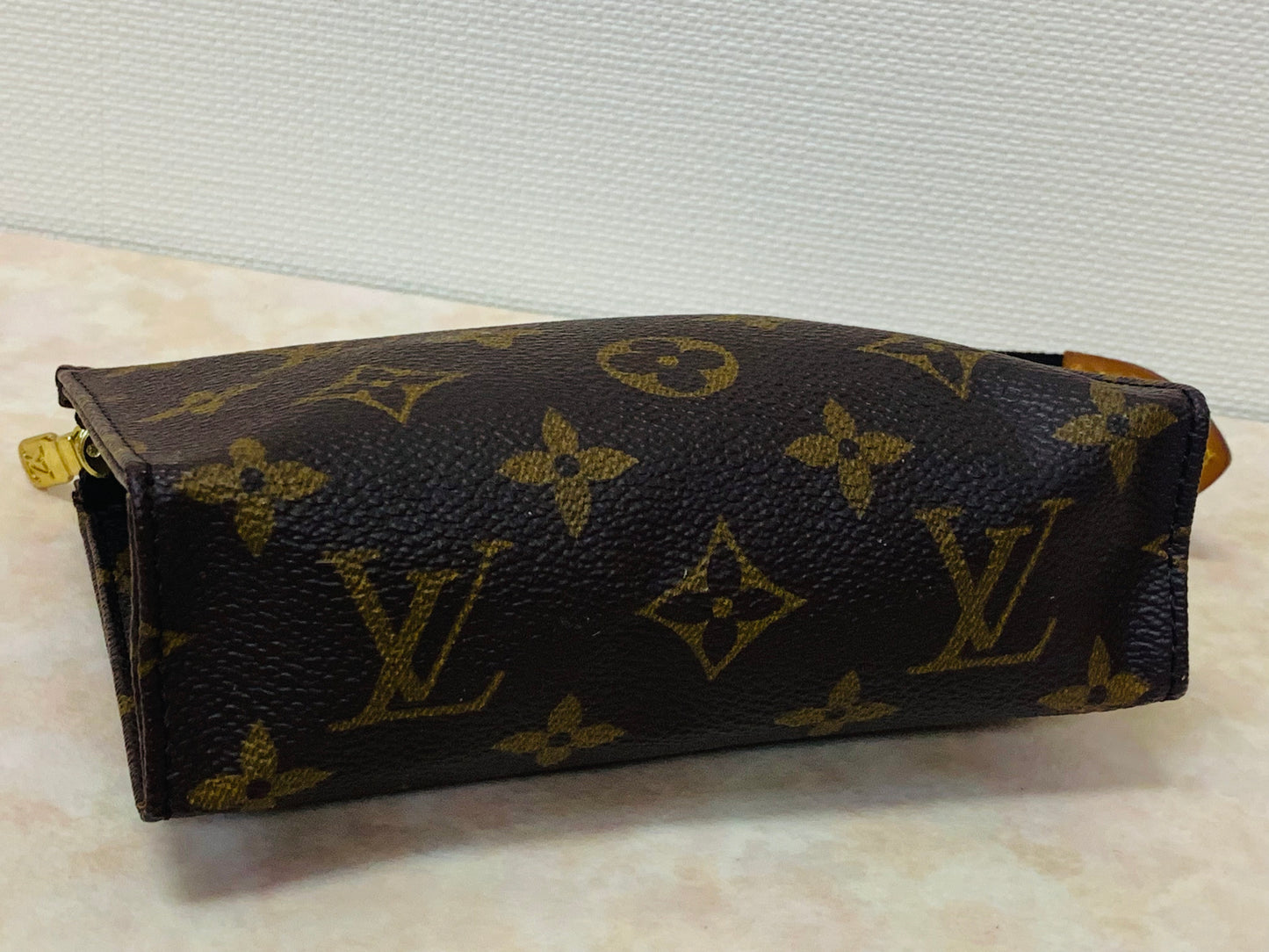 LOUIS VUITTON TOILETRY 15