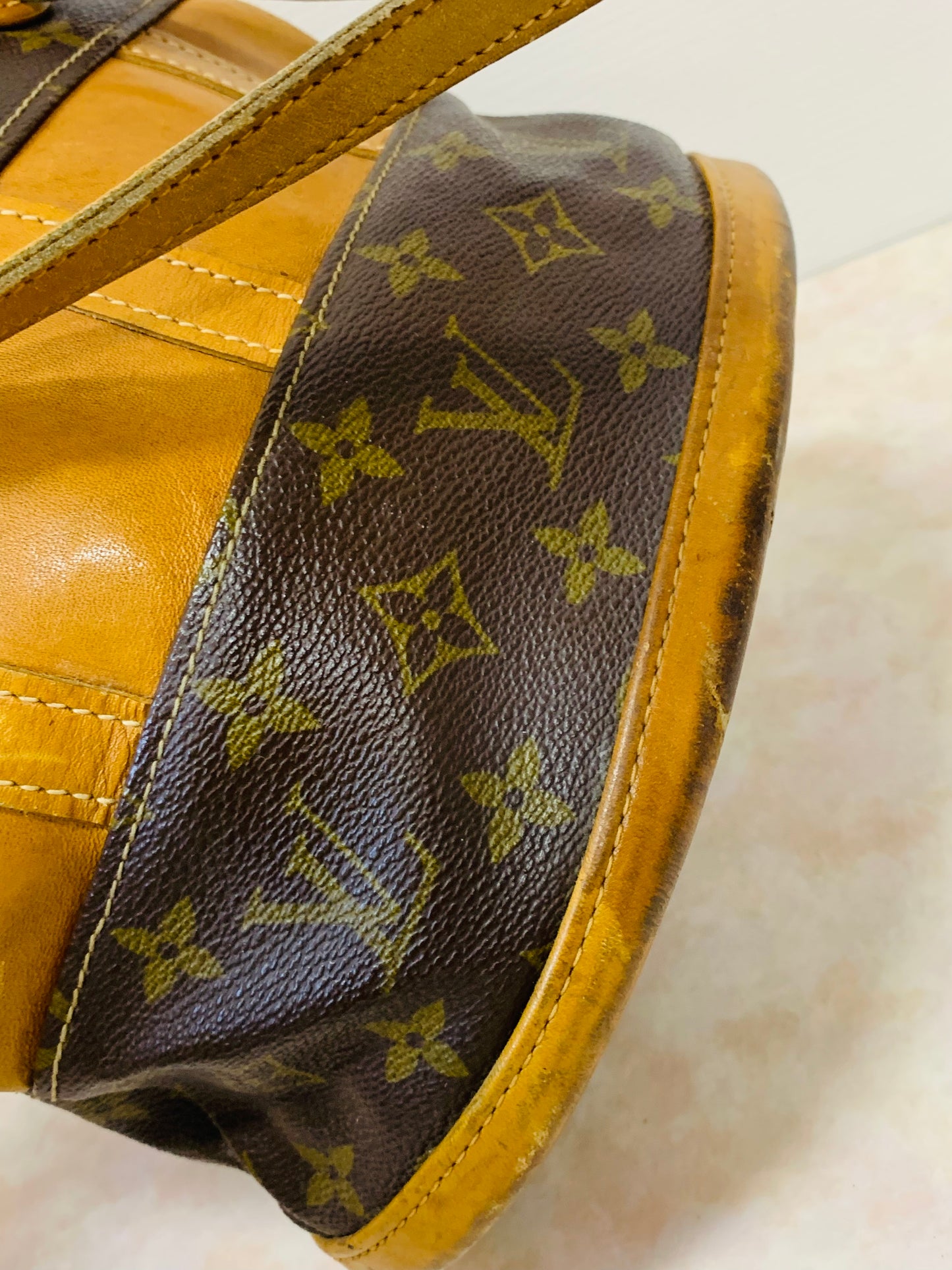 LOUIS VUITTON Bucket PM French Company