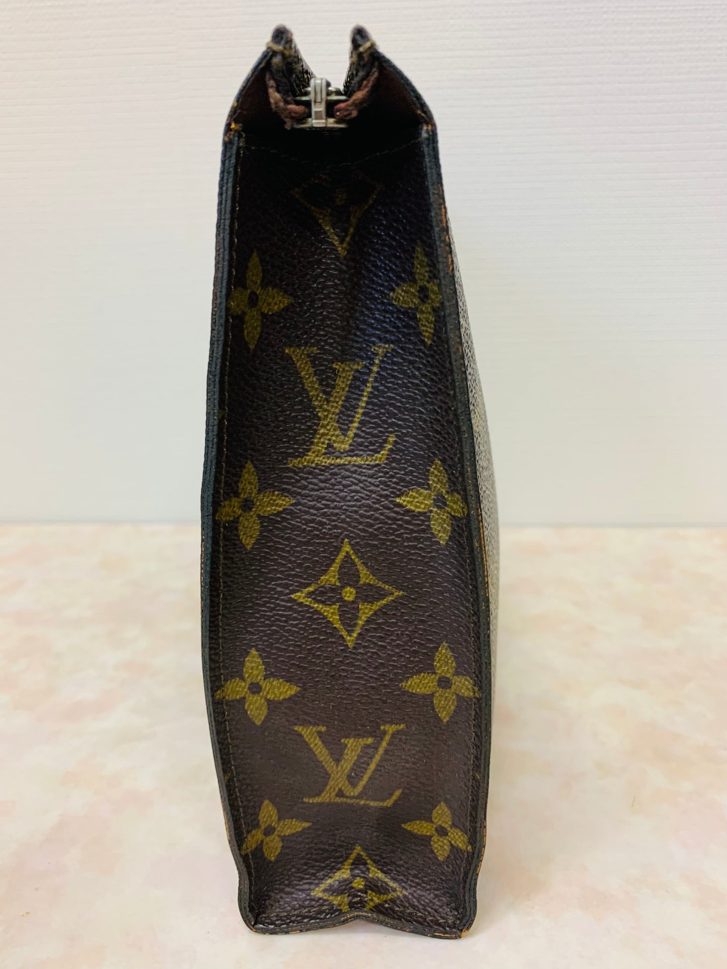 LOUIS VUITTON Toiletry 26 Monogram