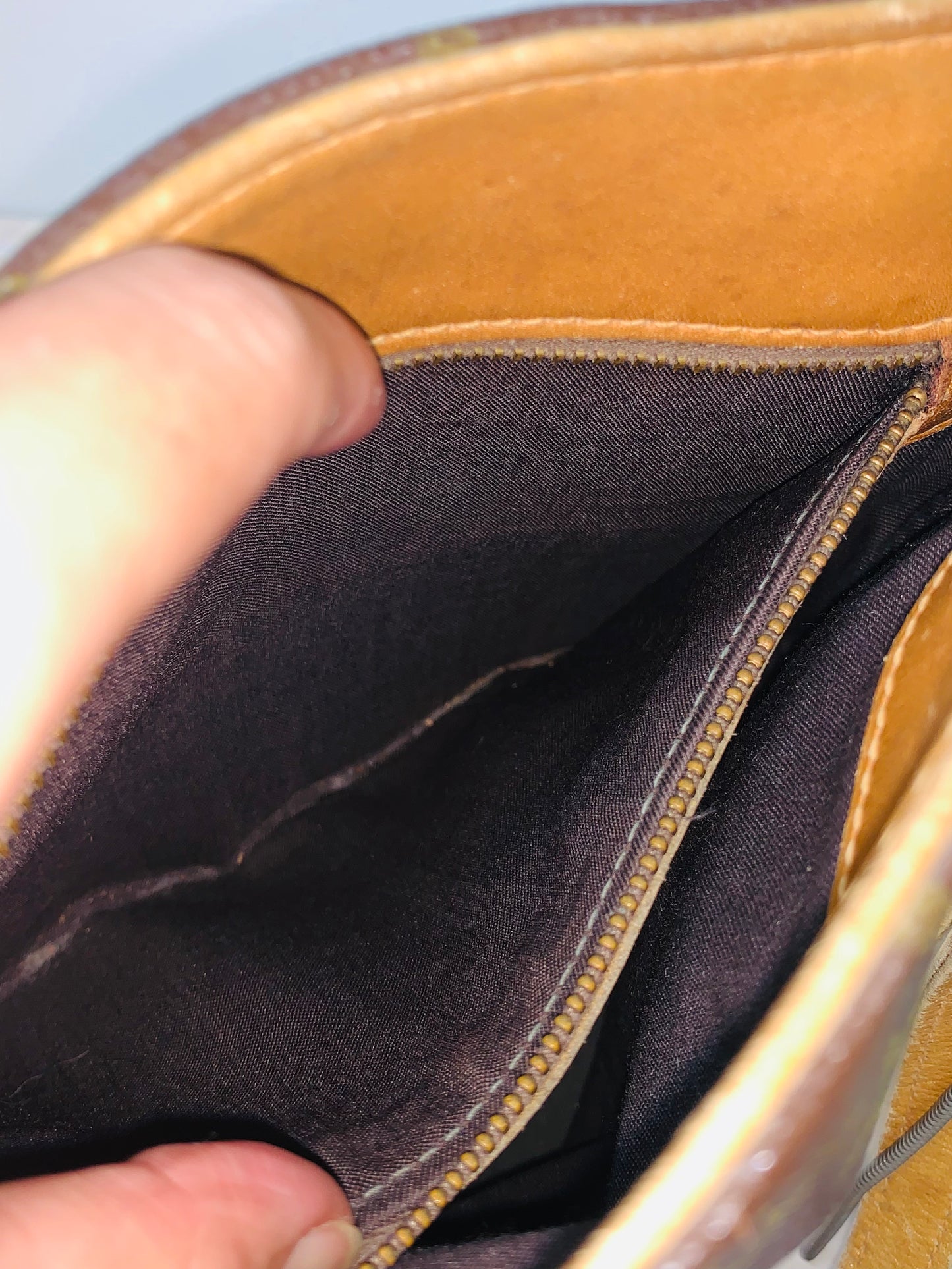 LOUIS VUITTON Bucket PM French Company