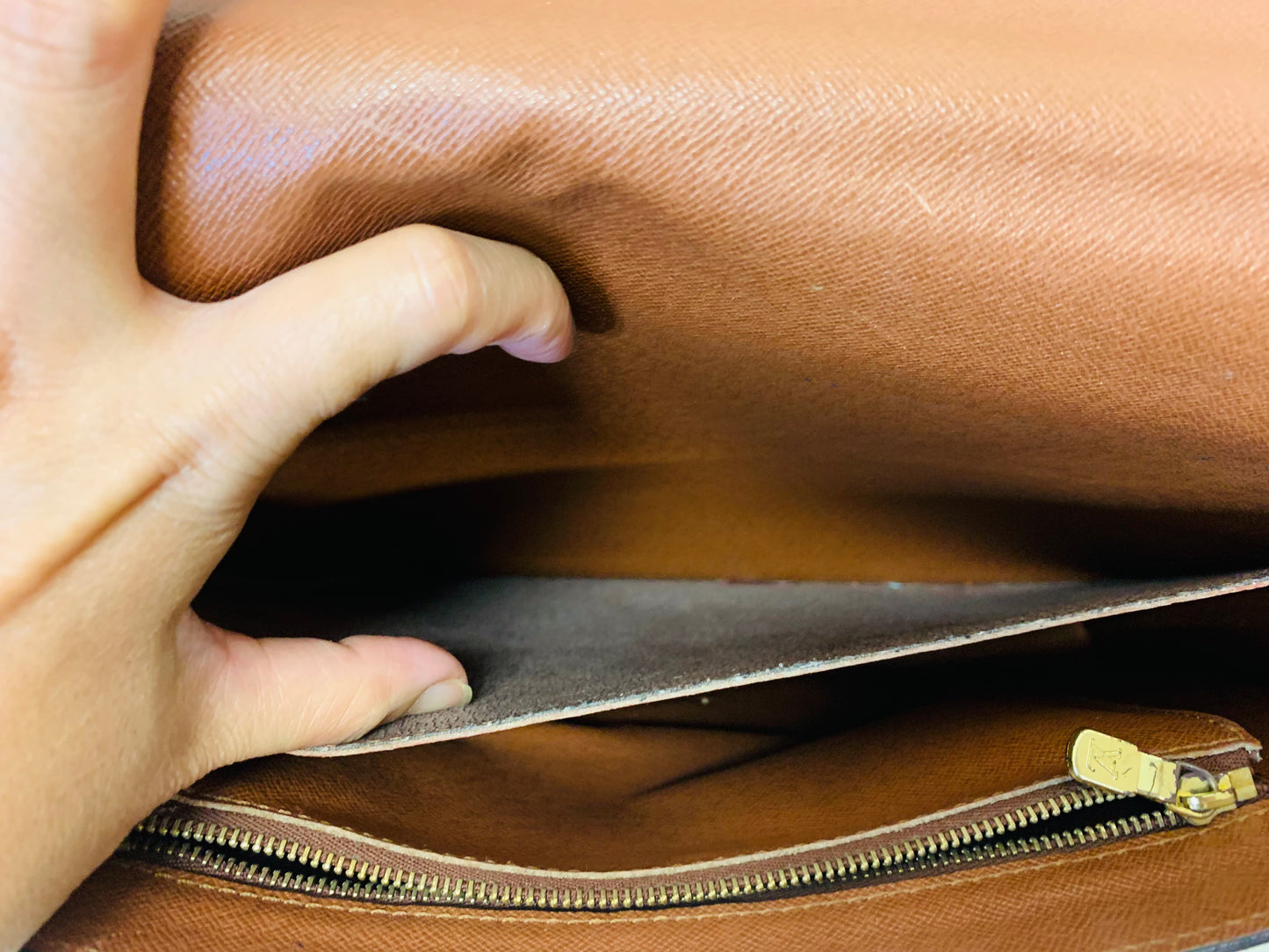 LOUIS VUITTON PORTE DOCUMENTS BUSINESS BAG