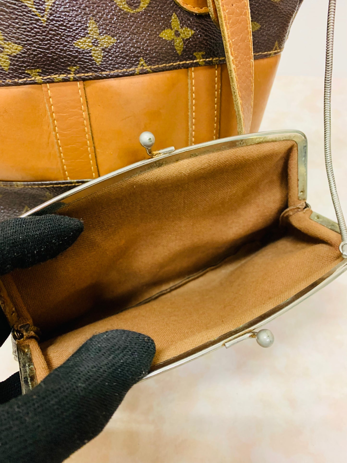 LOUIS VUITTON Bucket PM French &Co with Kiss lock pouch