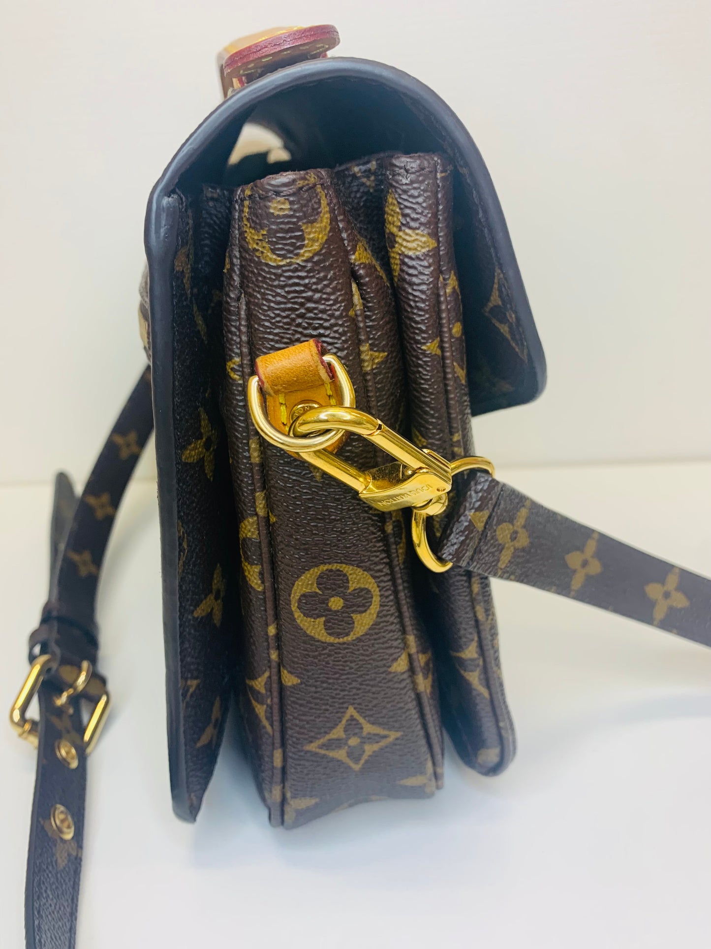 Louis Vuitton Pochette Métis Monogram