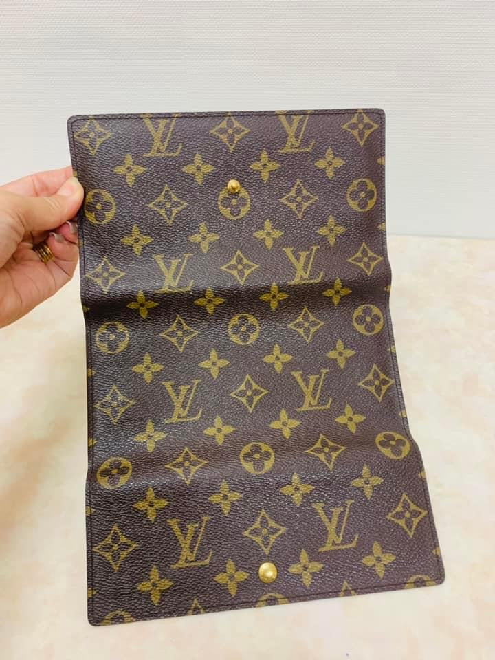 LOUIS VUITTON International Wallet Monogram