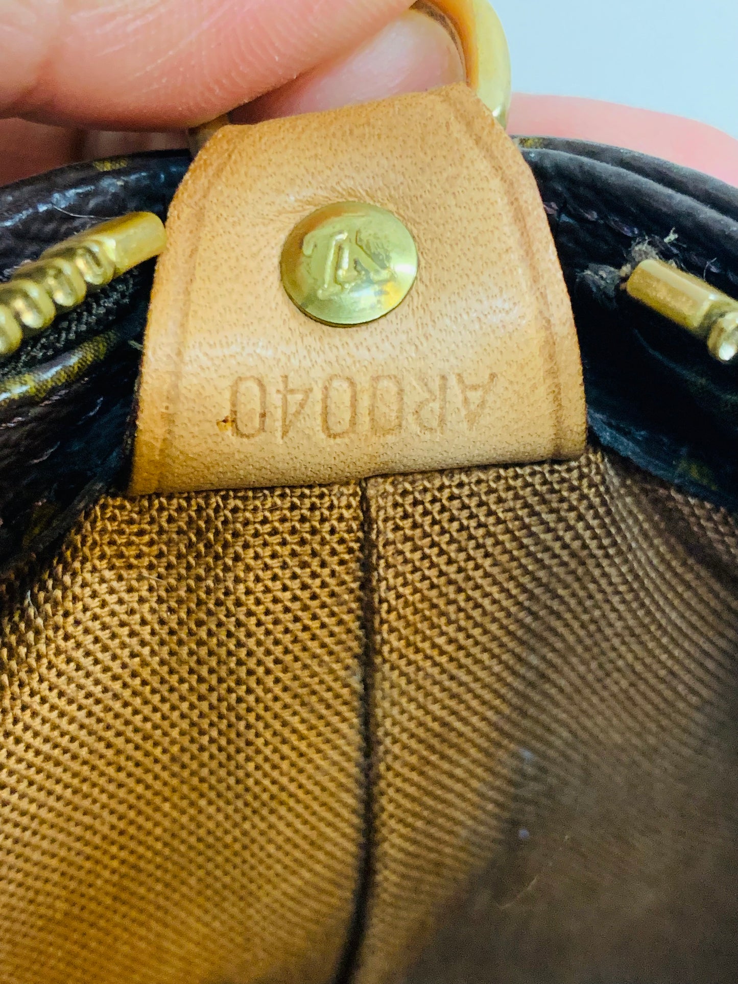 LOUIS VUITTON CABAS MEZZO TOTE BAG