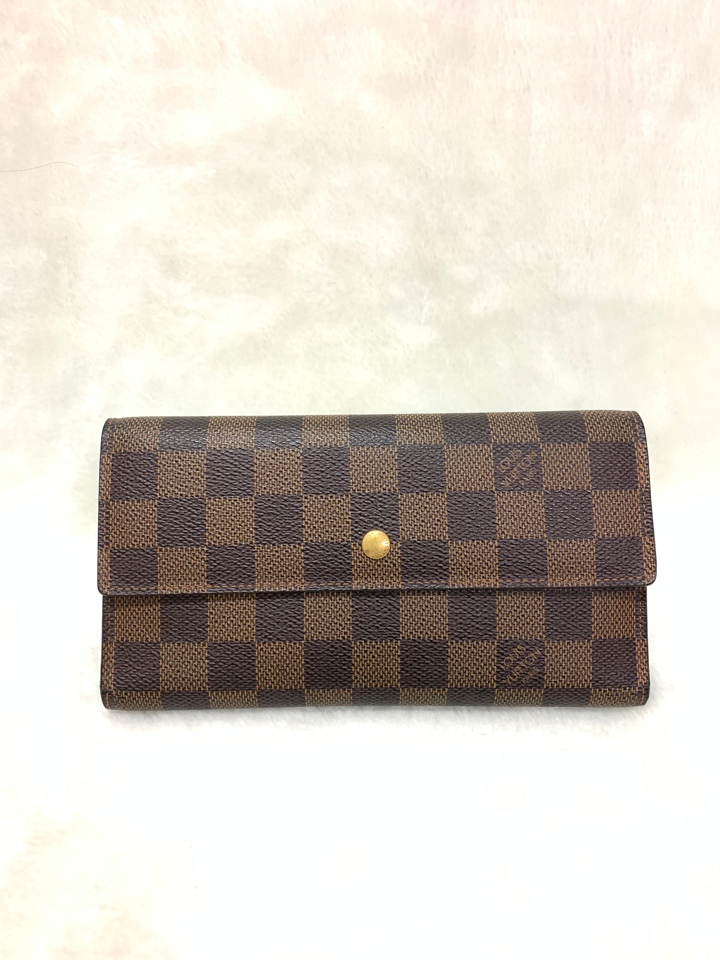 LOUIS VUITTON International wallet DE