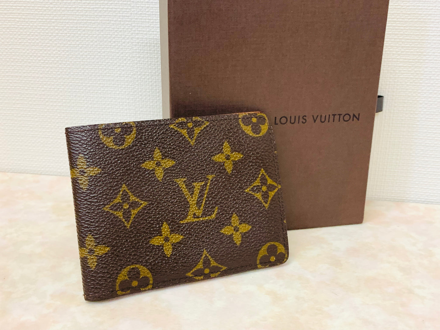 LOUIS VUITTON BI-FOLD MENS WALLET