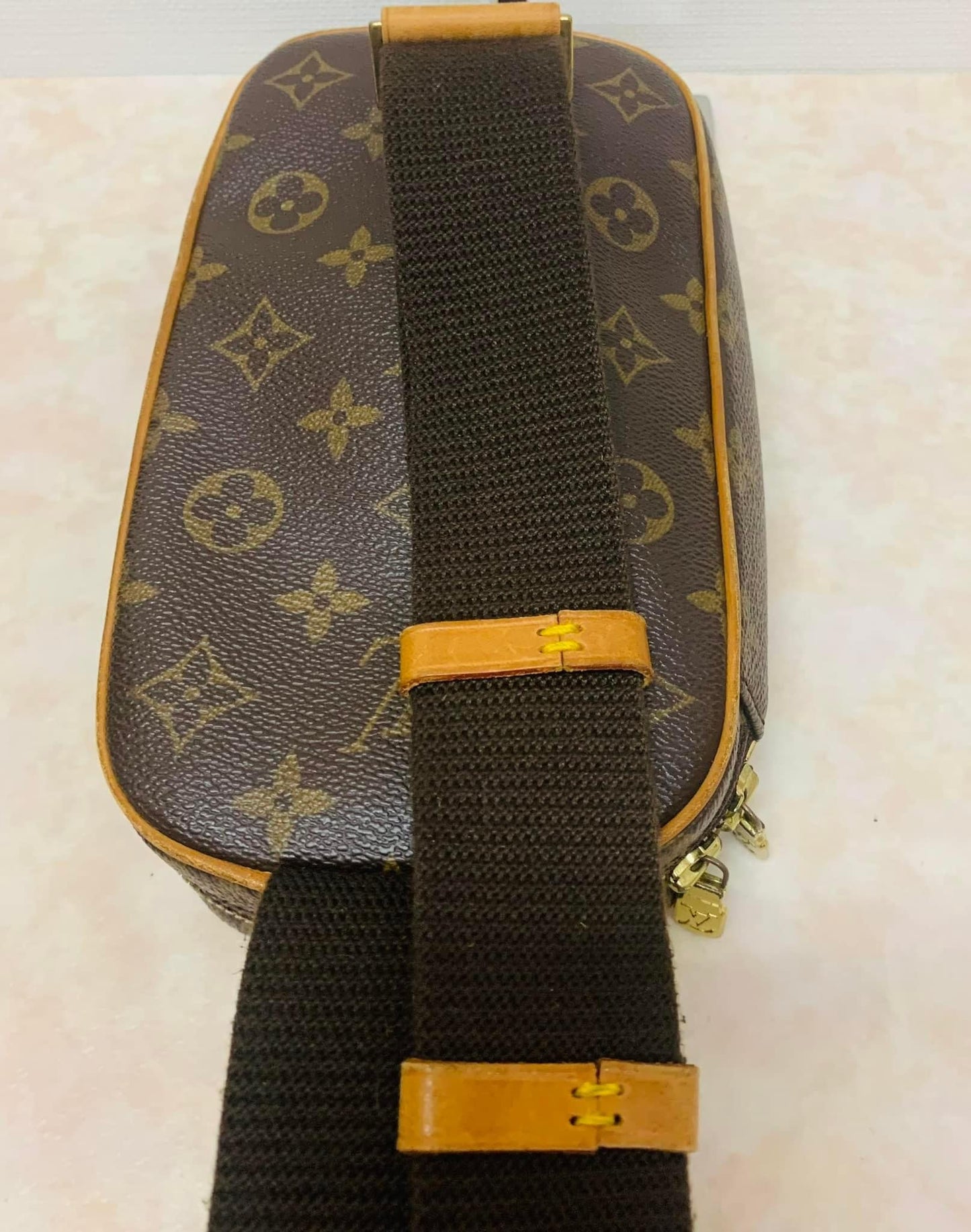 LOUIS VUITTON BUMBAG GANGE