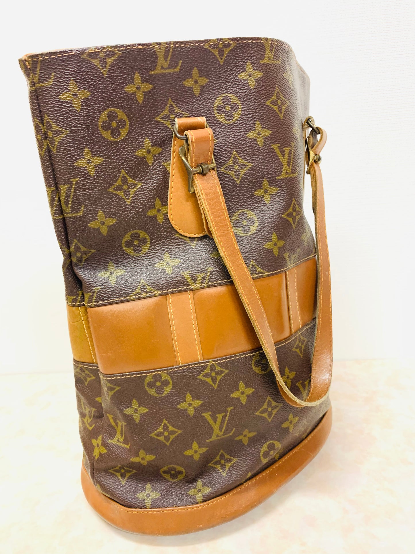 LOUIS VUITTON Bucket GM French Company