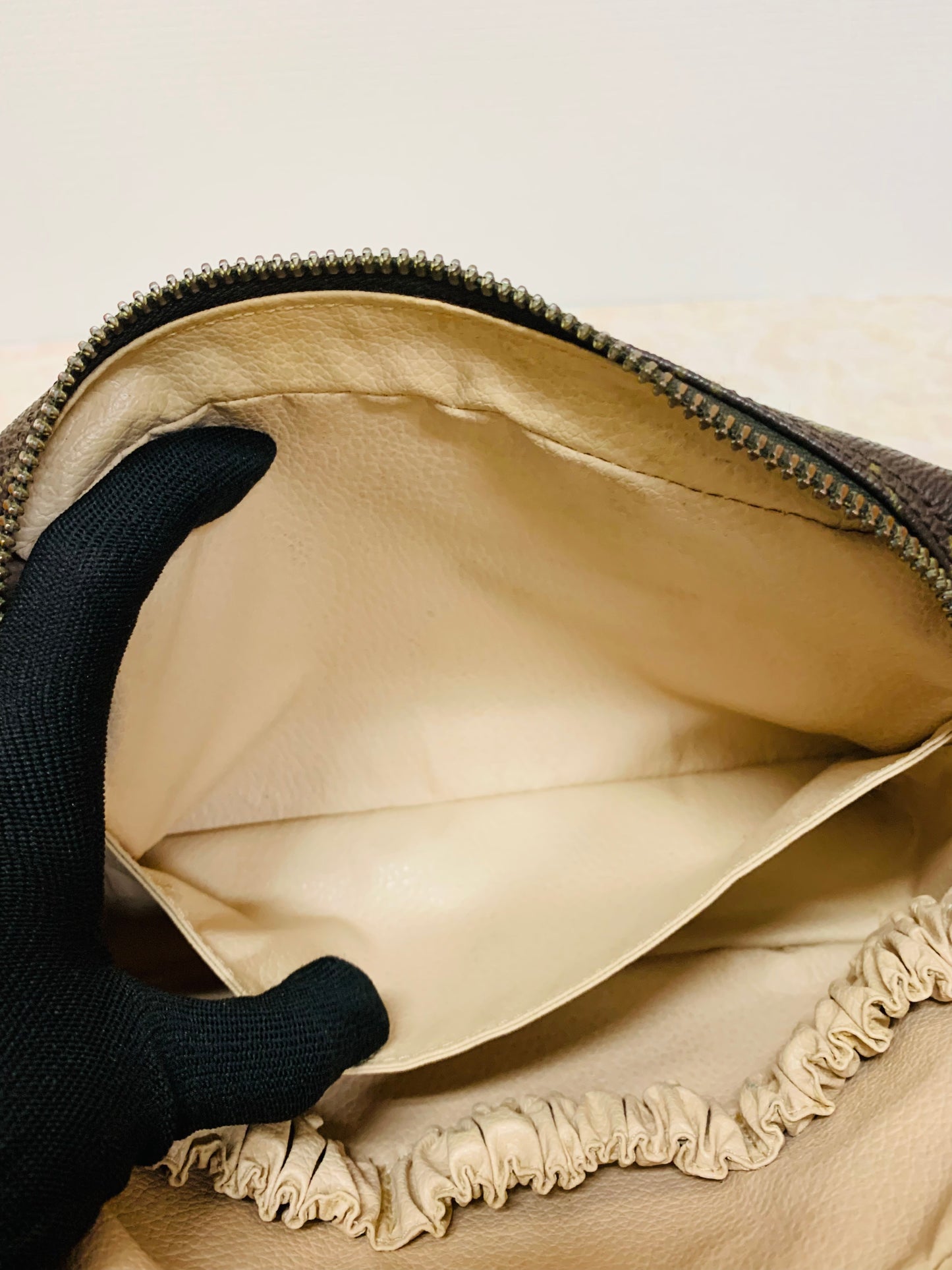 LOUIS VUITTON
Monogram Trousse Toilette 23