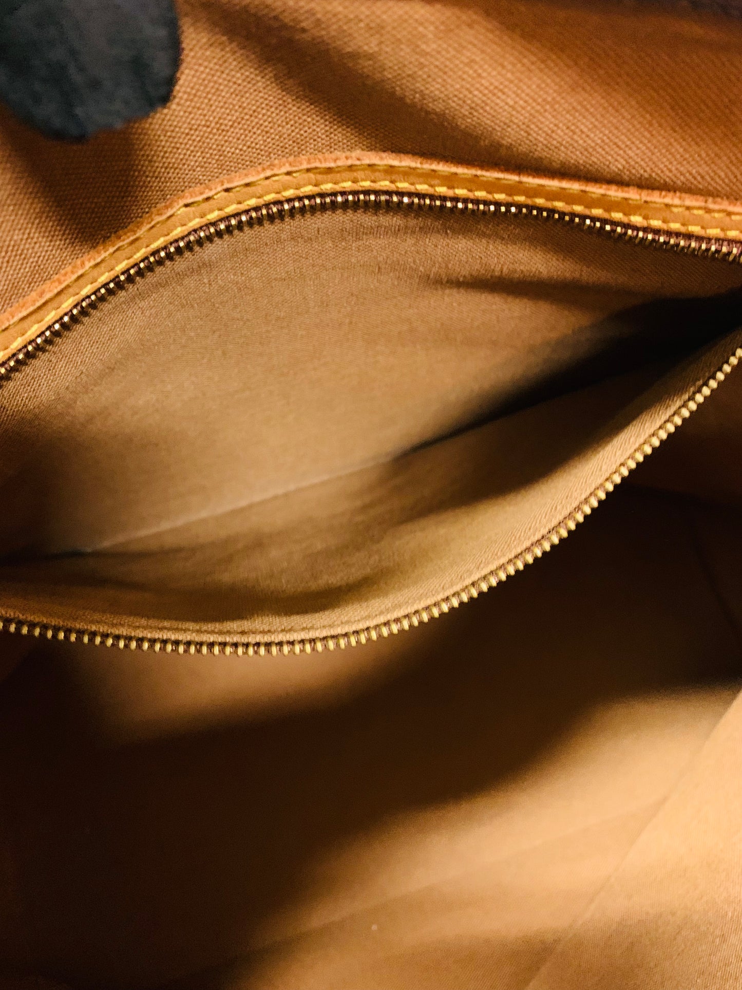 LOUIS VUITTON Cabas Mezzo Tote Bag