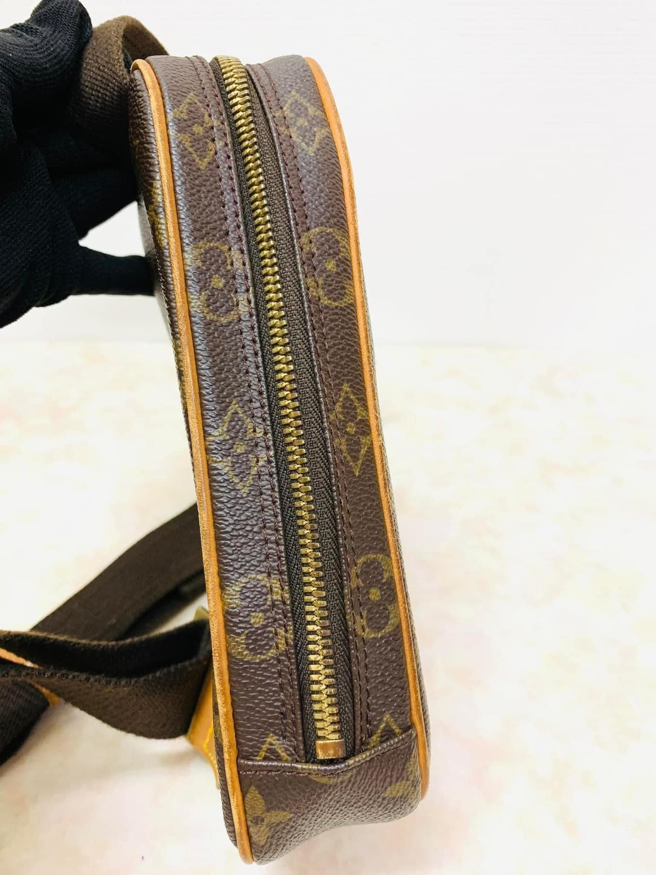 LOUIS VUITTON BUMBAG GANGE