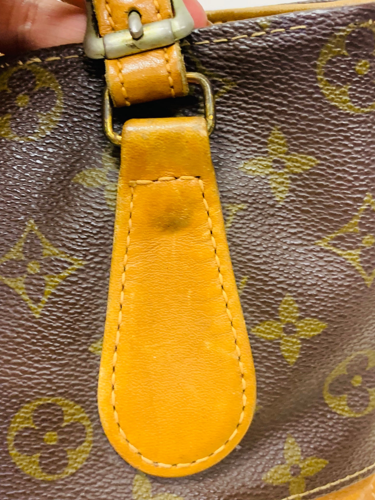 LOUIS VUITTON Bucket PM French Company