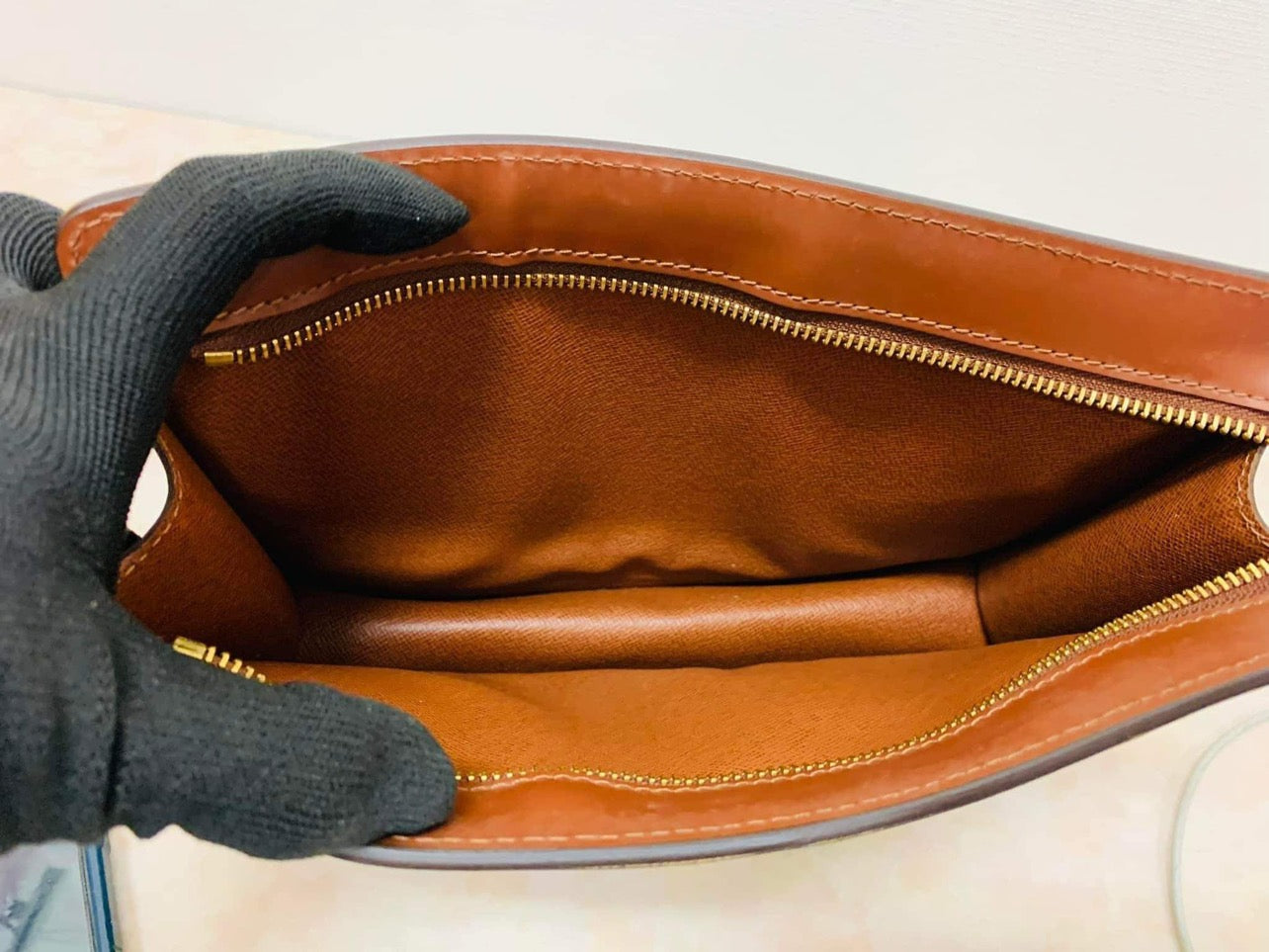 LOUIS VUITTON  Pochette Homme clutch