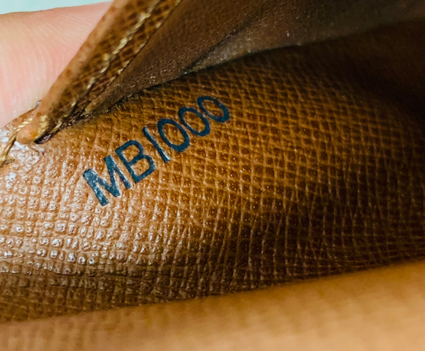 LOUIS VUITTON International Wallet