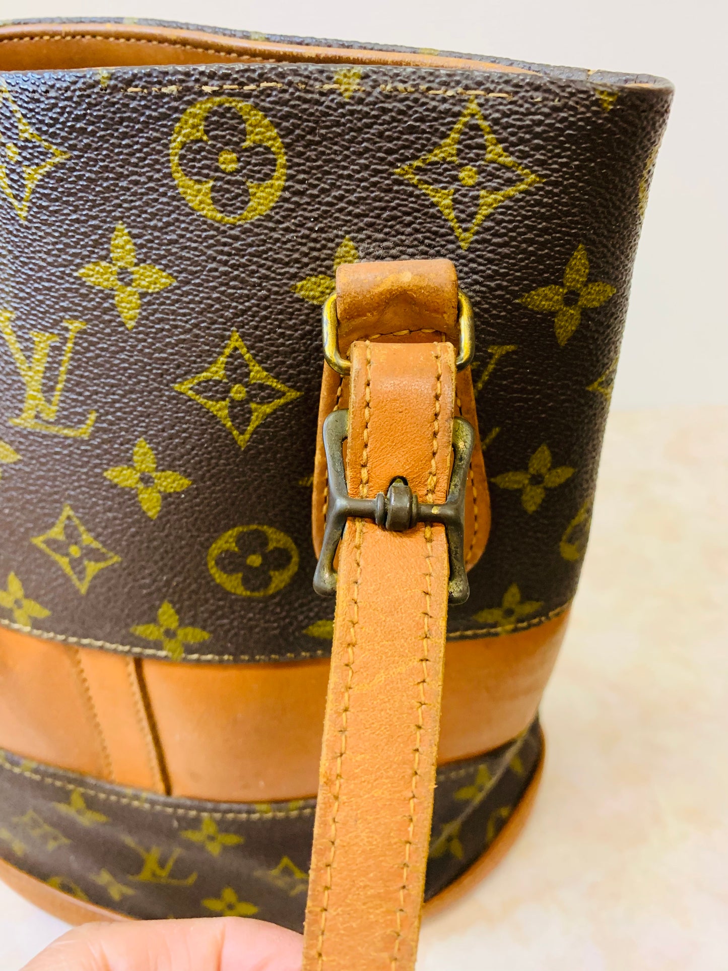 LOUIS VUITTON Bucket PM French Company
